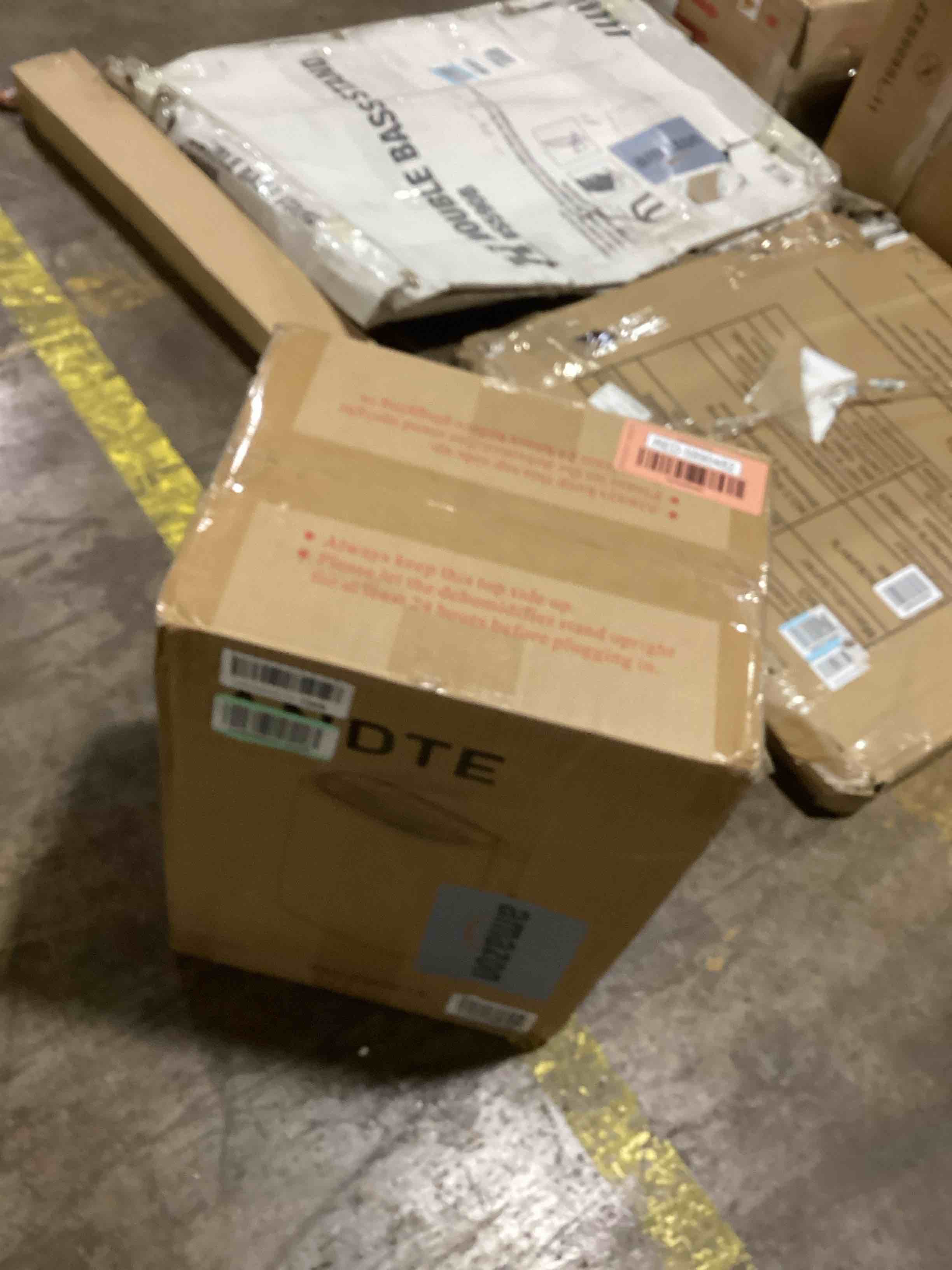 https://s3.amazonaws.com/lotting-images-prod/bidfta/RED5890482_1724176658078.jpeg