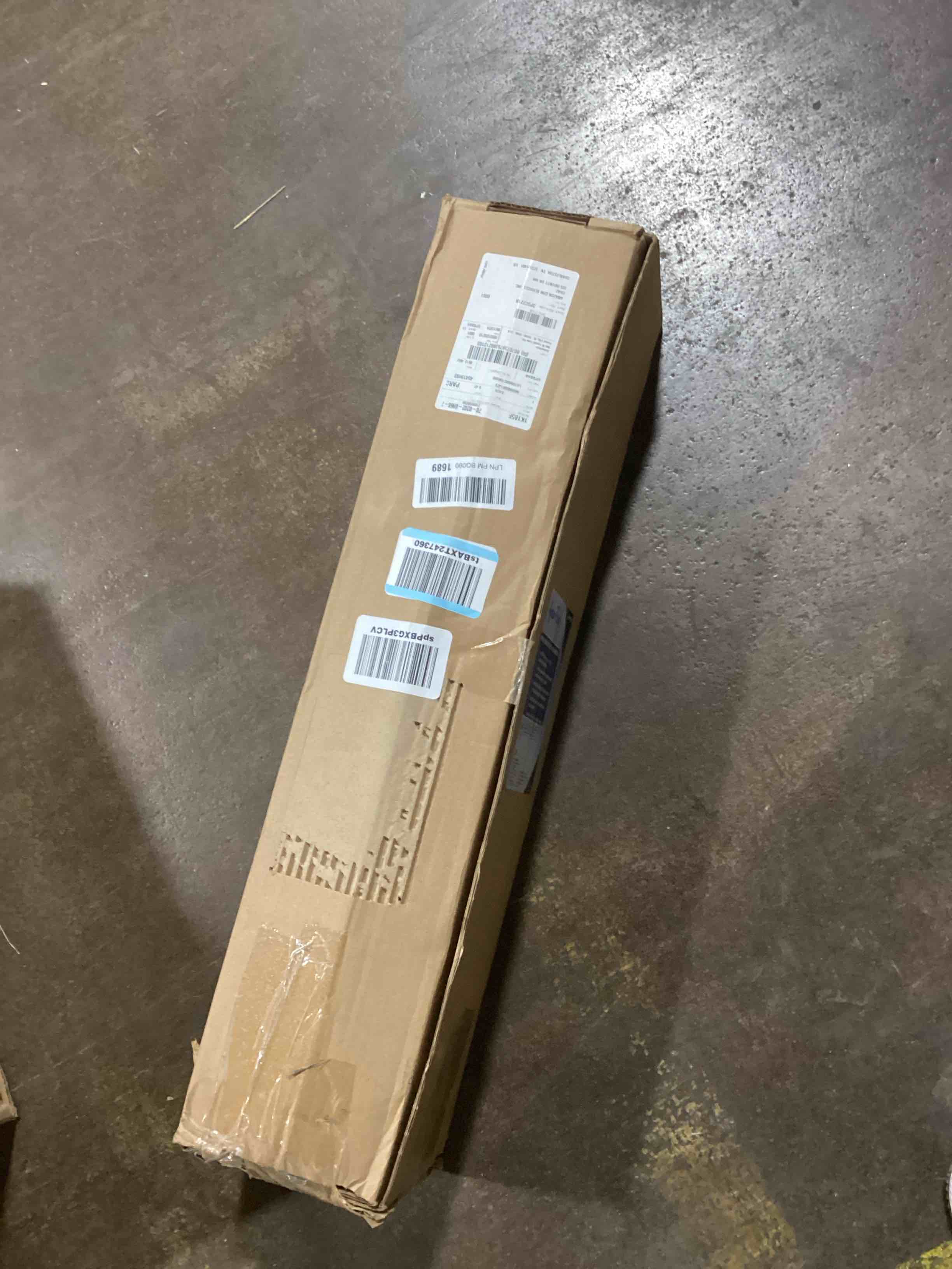 https://s3.amazonaws.com/lotting-images-prod/bidfta/RED5892180_1724249513676.jpeg