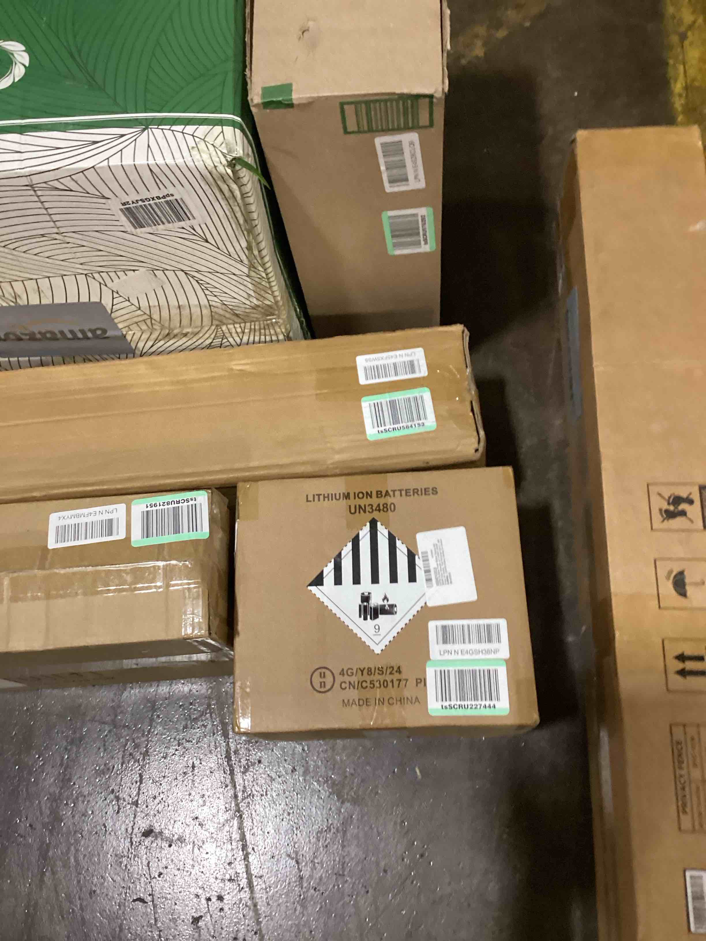 https://s3.amazonaws.com/lotting-images-prod/bidfta/RED5892739_1722868817191.jpeg