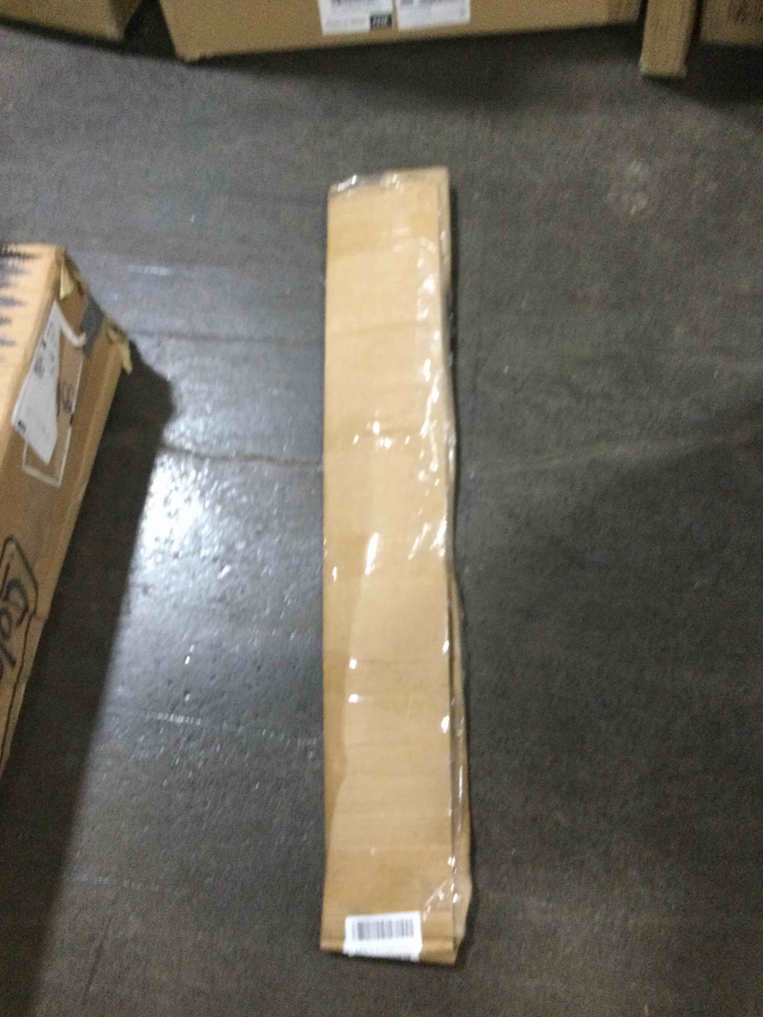 https://s3.amazonaws.com/lotting-images-prod/bidfta/RED5894332_1722617238018.jpeg