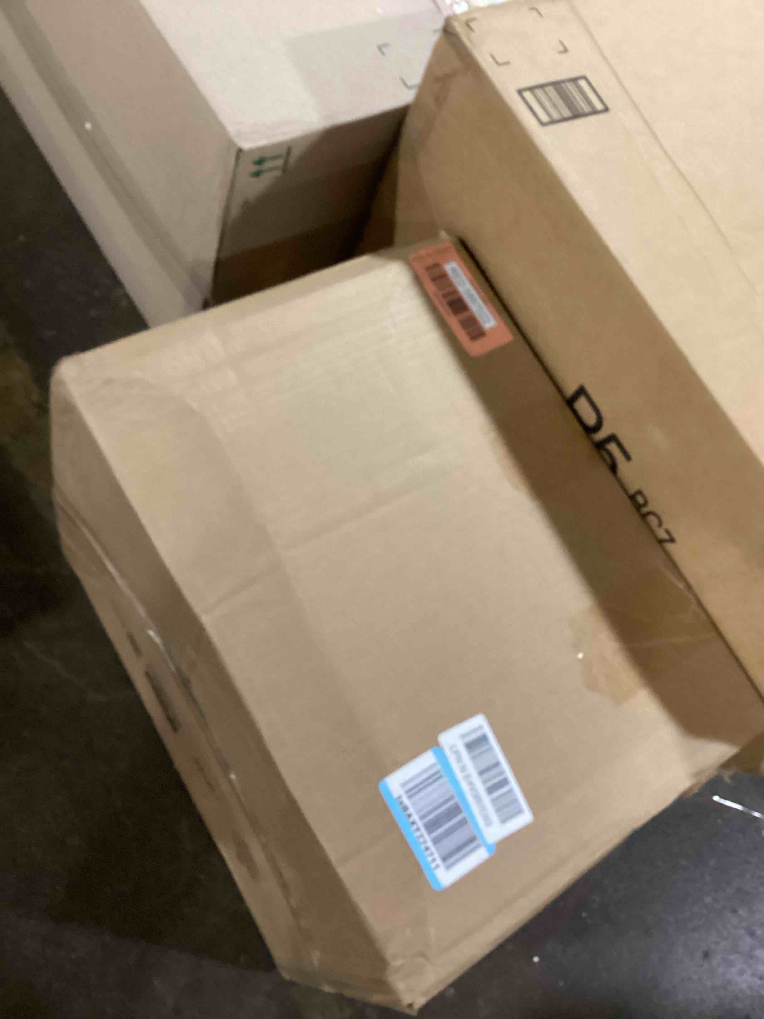 https://s3.amazonaws.com/lotting-images-prod/bidfta/RED5897022_1721393574633.jpeg