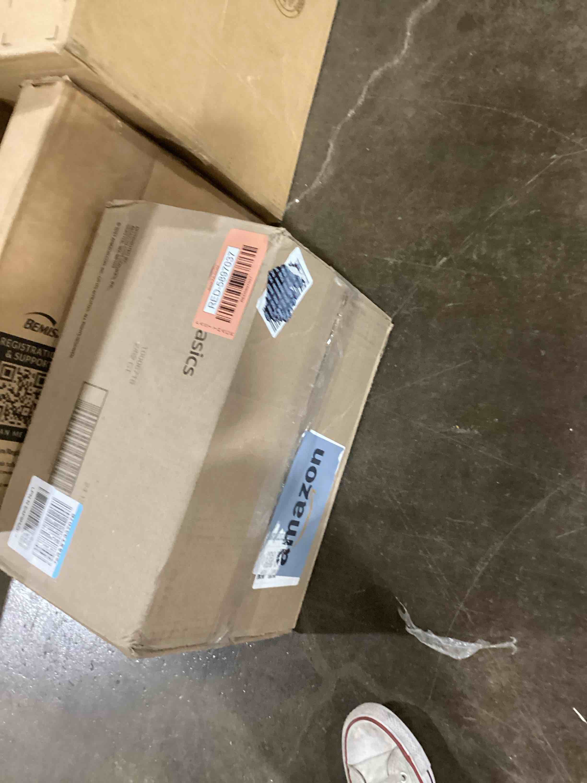 https://s3.amazonaws.com/lotting-images-prod/bidfta/RED5897037_1721392828510.jpeg