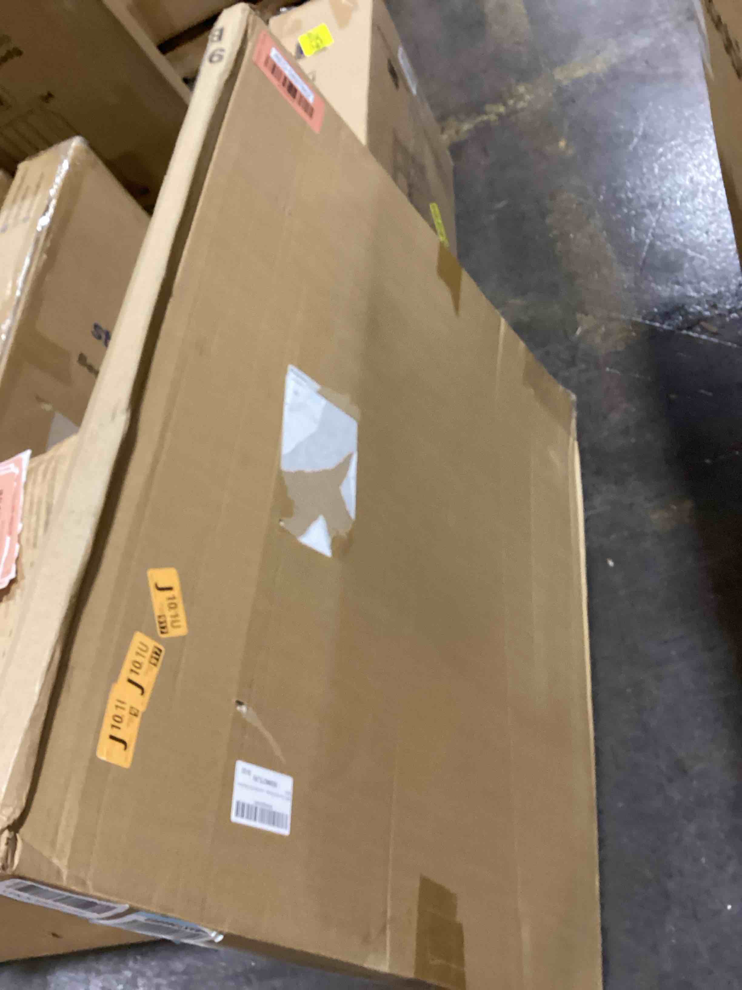 https://s3.amazonaws.com/lotting-images-prod/bidfta/RED5897862_1721737527628.jpeg
