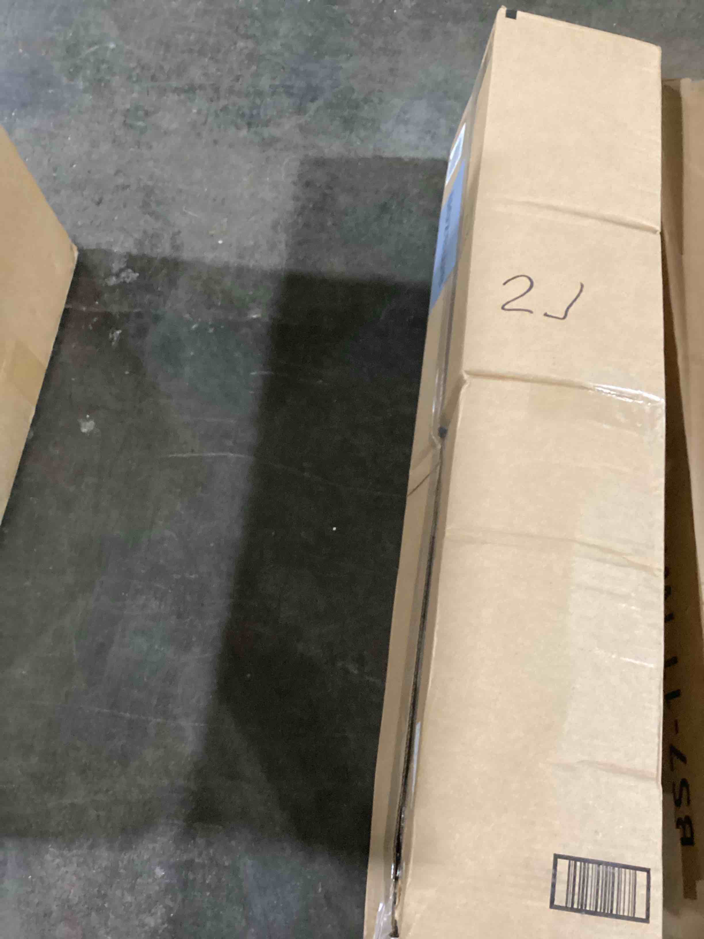 https://s3.amazonaws.com/lotting-images-prod/bidfta/RED5899263_1722878715174.jpeg