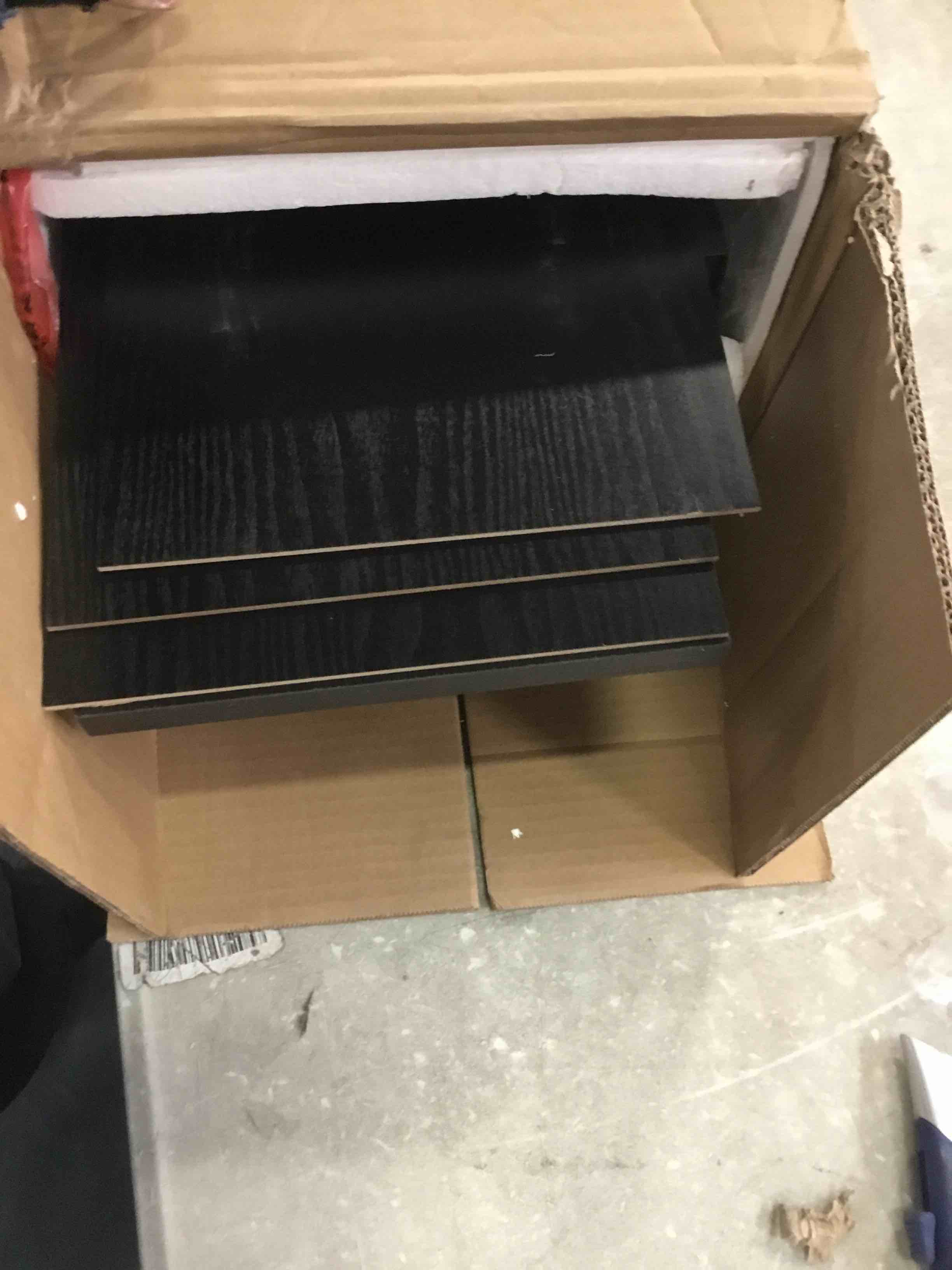 https://s3.amazonaws.com/lotting-images-prod/bidfta/RED5900396_1705938700760.jpeg