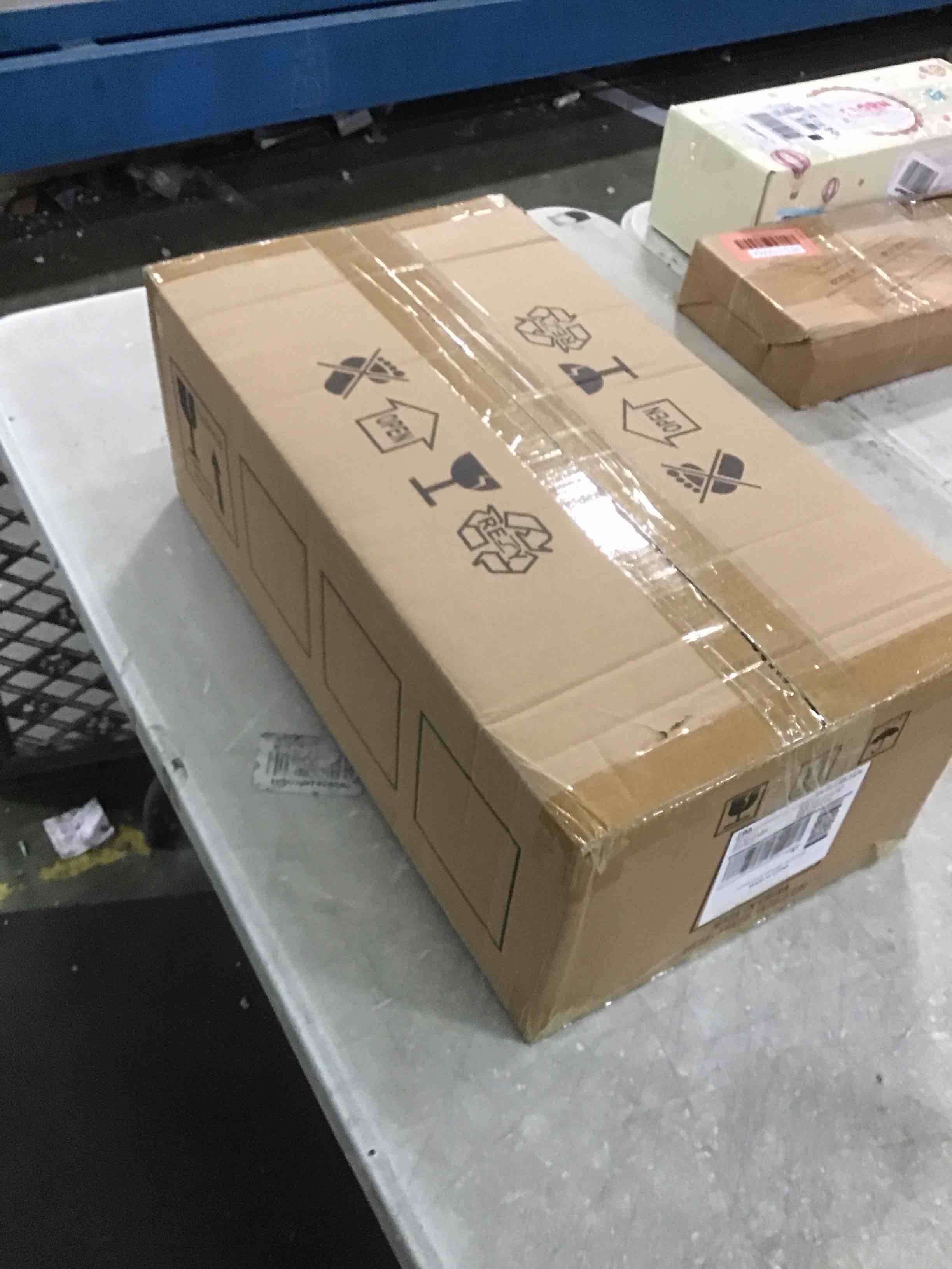 https://s3.amazonaws.com/lotting-images-prod/bidfta/RED5900526_1706028394967.jpeg