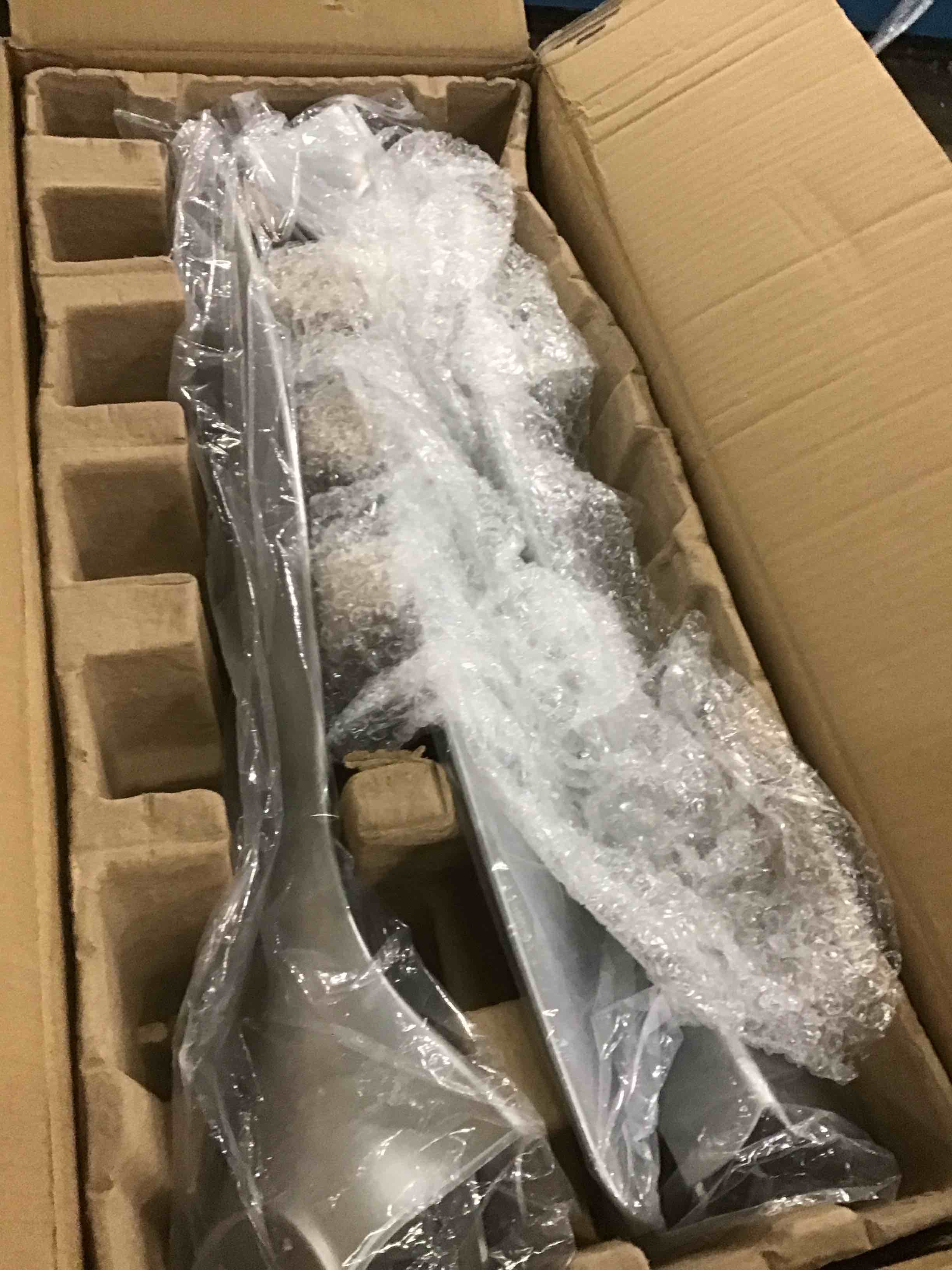 https://s3.amazonaws.com/lotting-images-prod/bidfta/RED5900564_1706037148350.jpeg