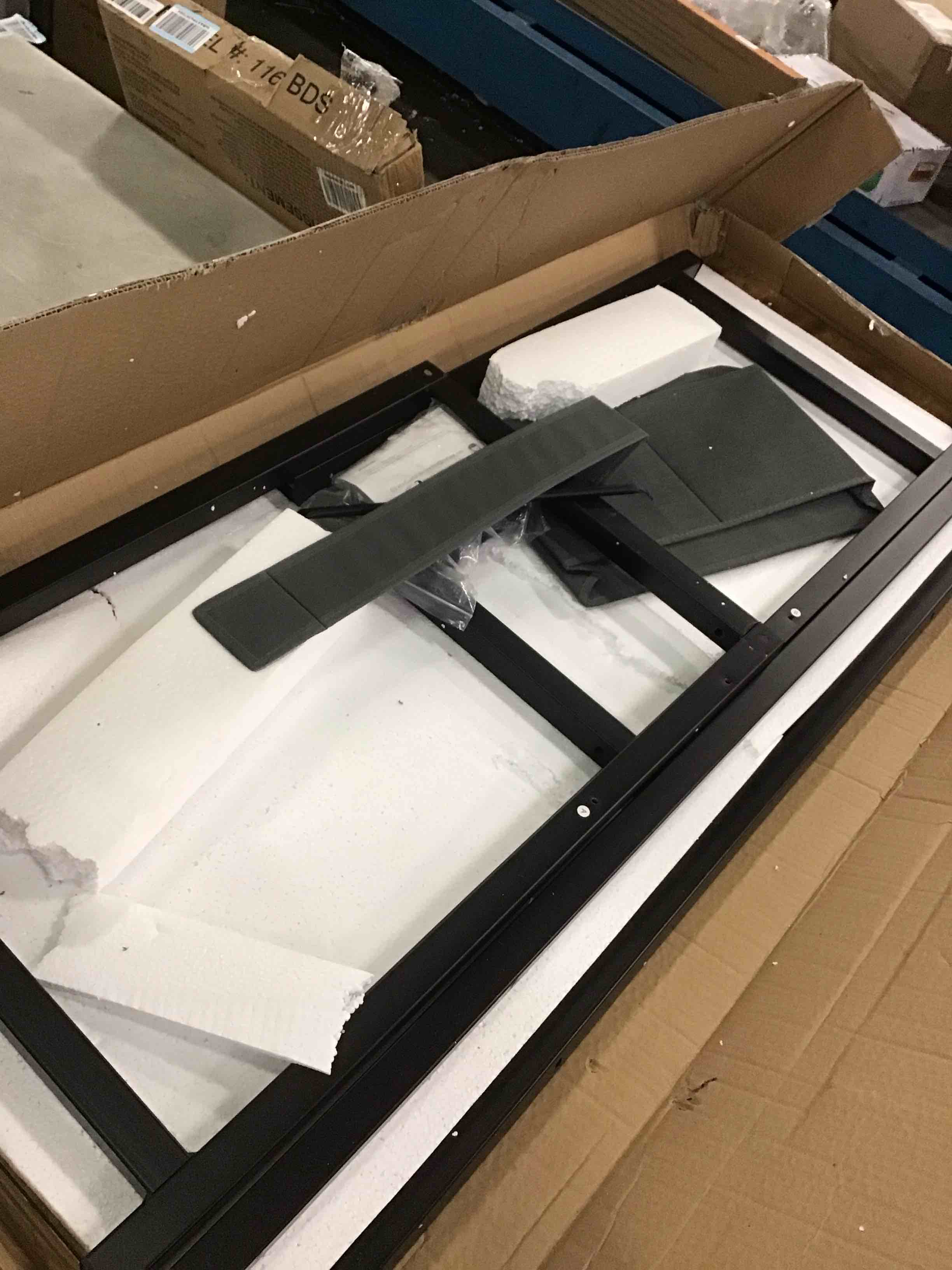 https://s3.amazonaws.com/lotting-images-prod/bidfta/RED5900696_1706129006670.jpeg