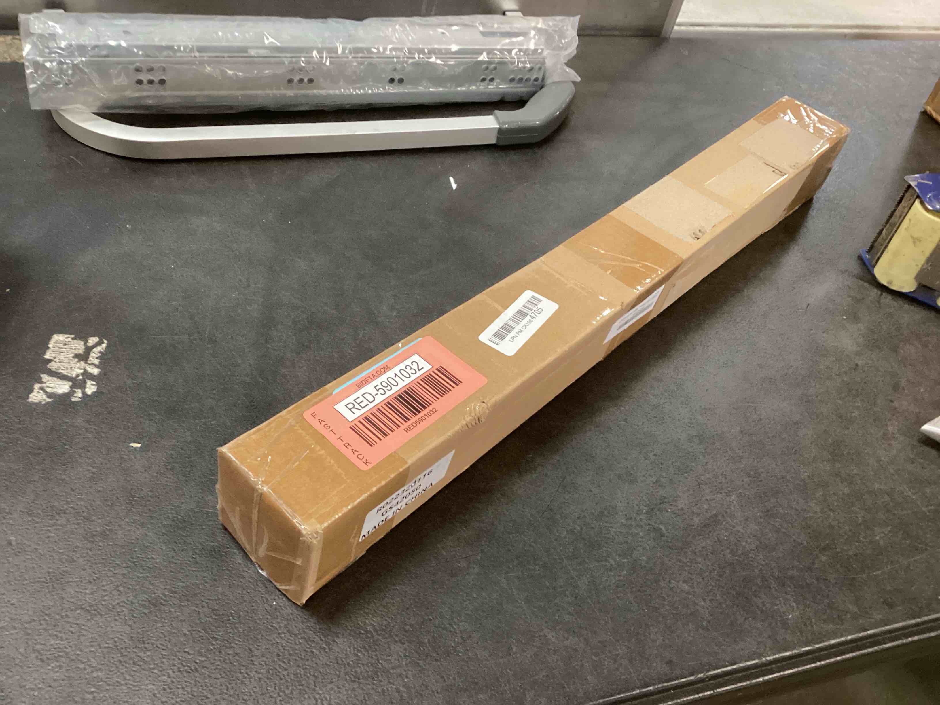 https://s3.amazonaws.com/lotting-images-prod/bidfta/RED5901032_1707314789776.jpeg