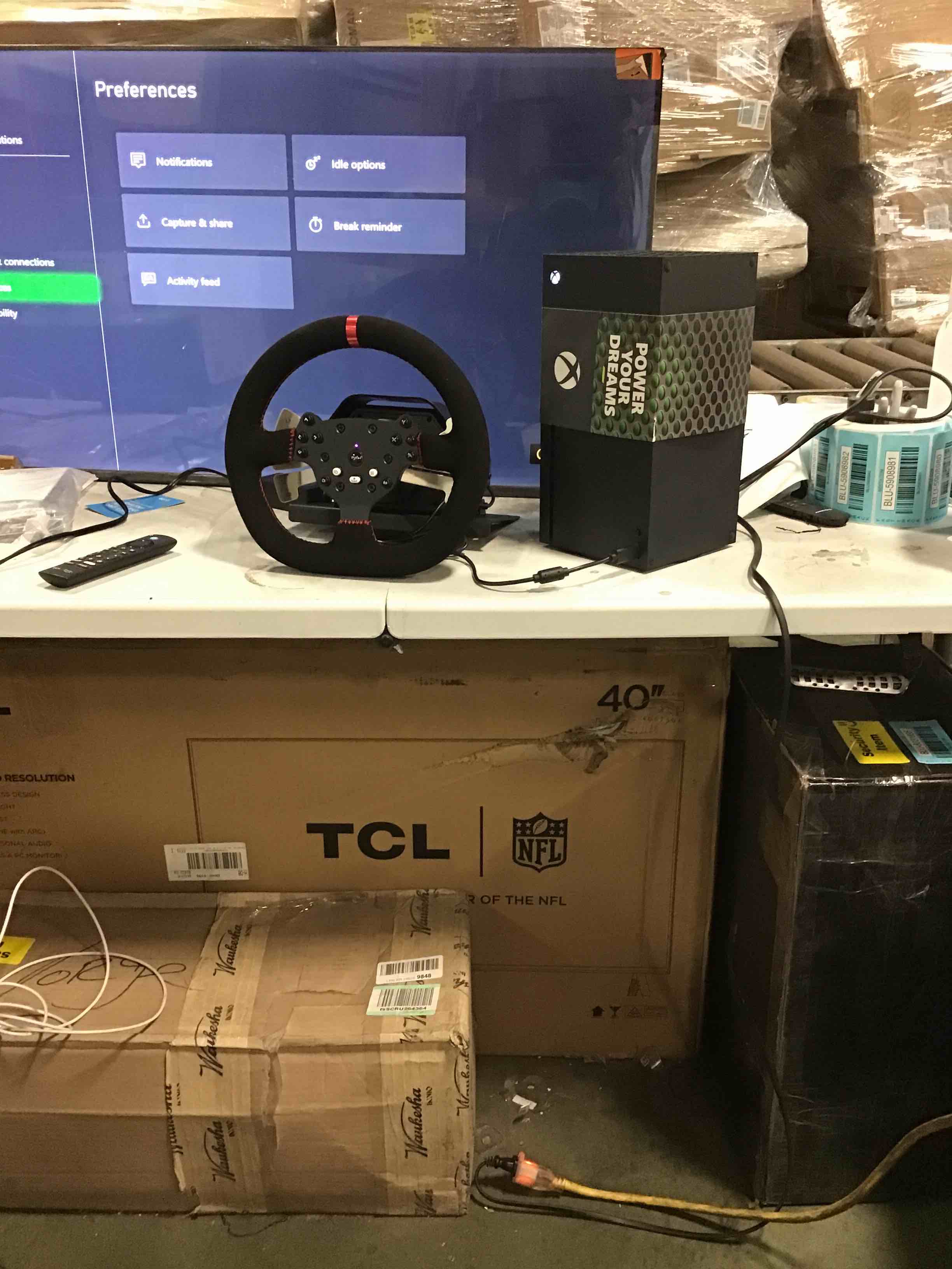 https://s3.amazonaws.com/lotting-images-prod/bidfta/RED5901253_1712080633566.jpeg