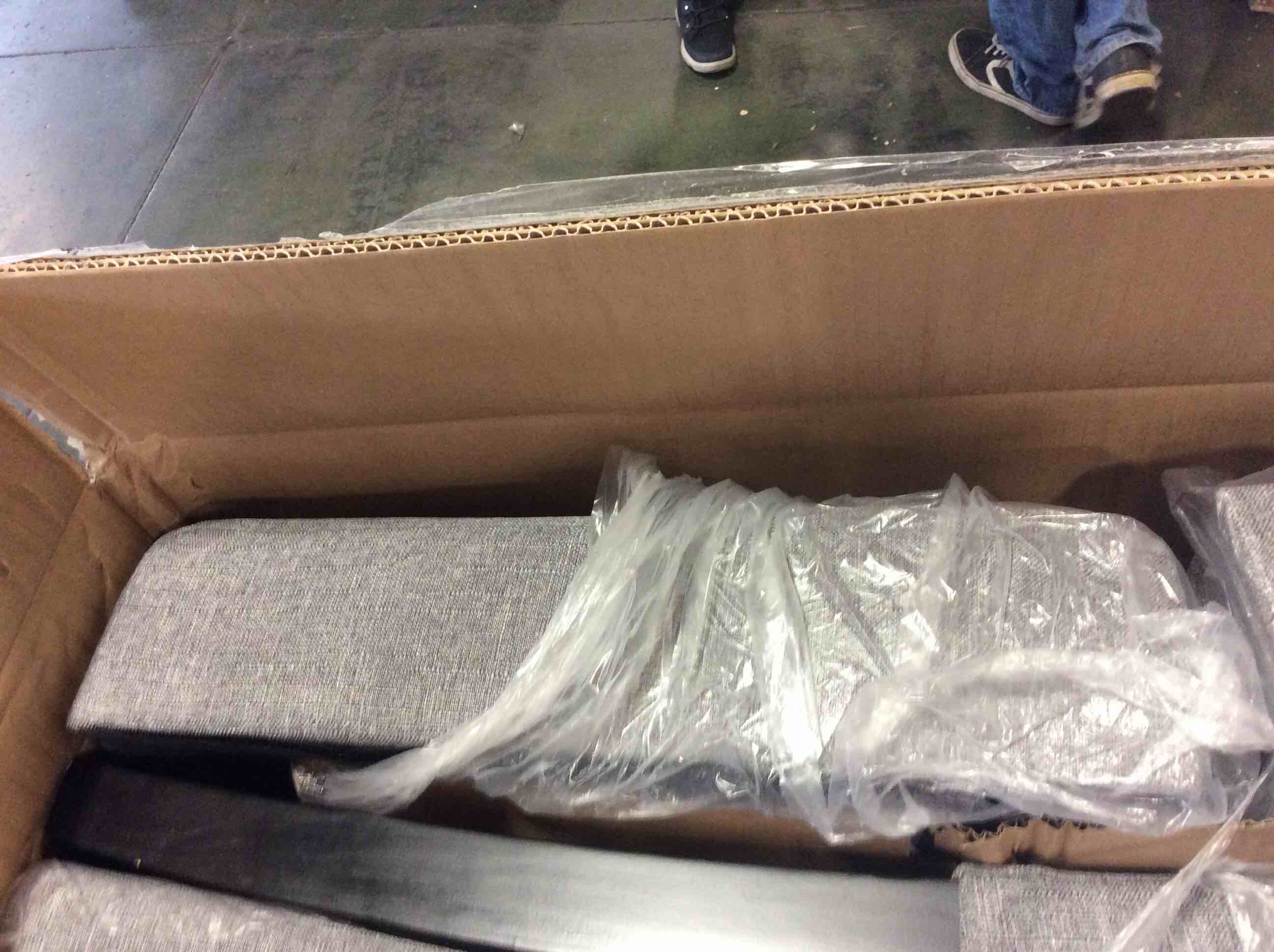 https://s3.amazonaws.com/lotting-images-prod/bidfta/RED5901700_1705673593309.jpeg