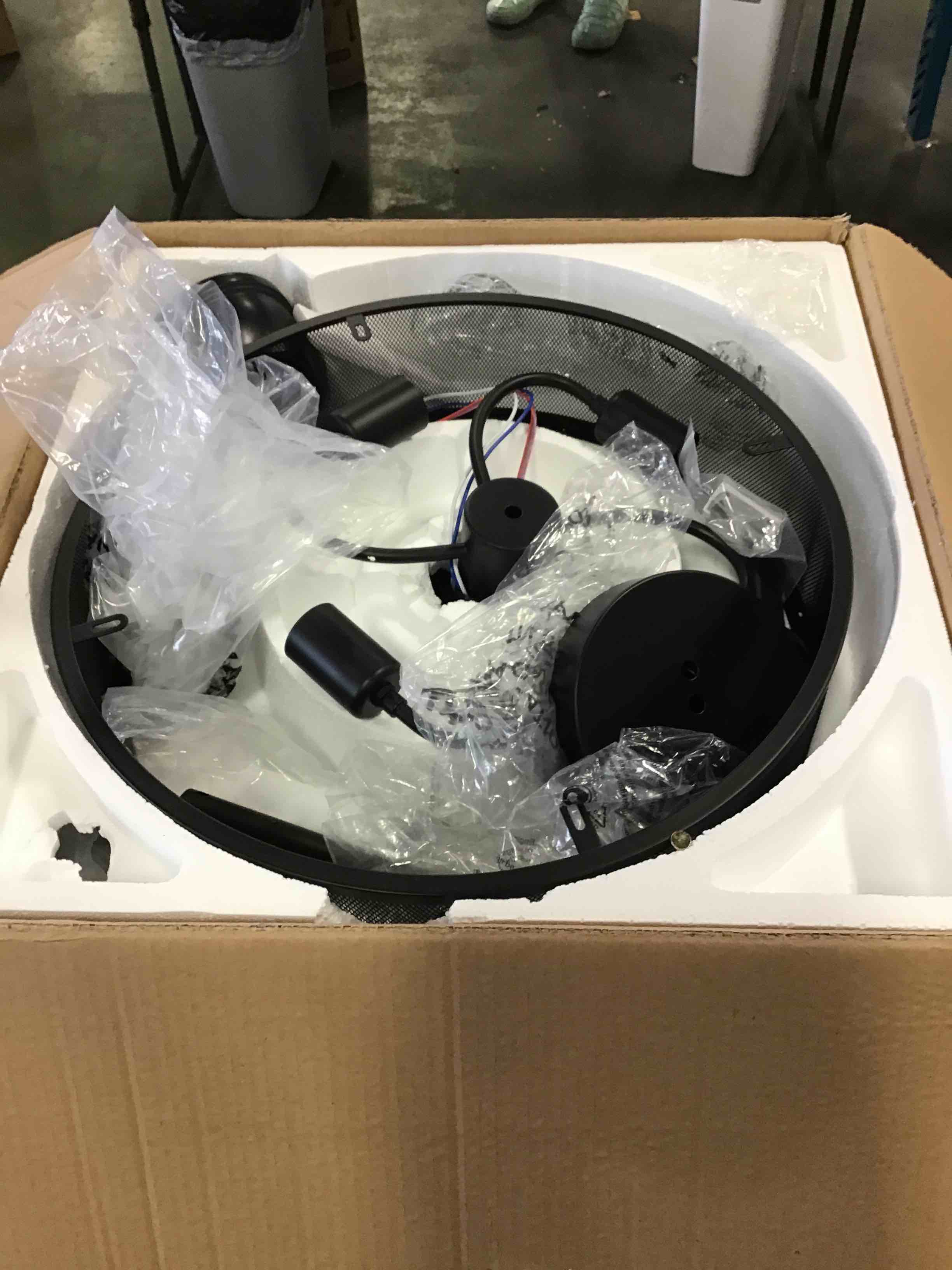 https://s3.amazonaws.com/lotting-images-prod/bidfta/RED5901848_1706205189085.jpeg