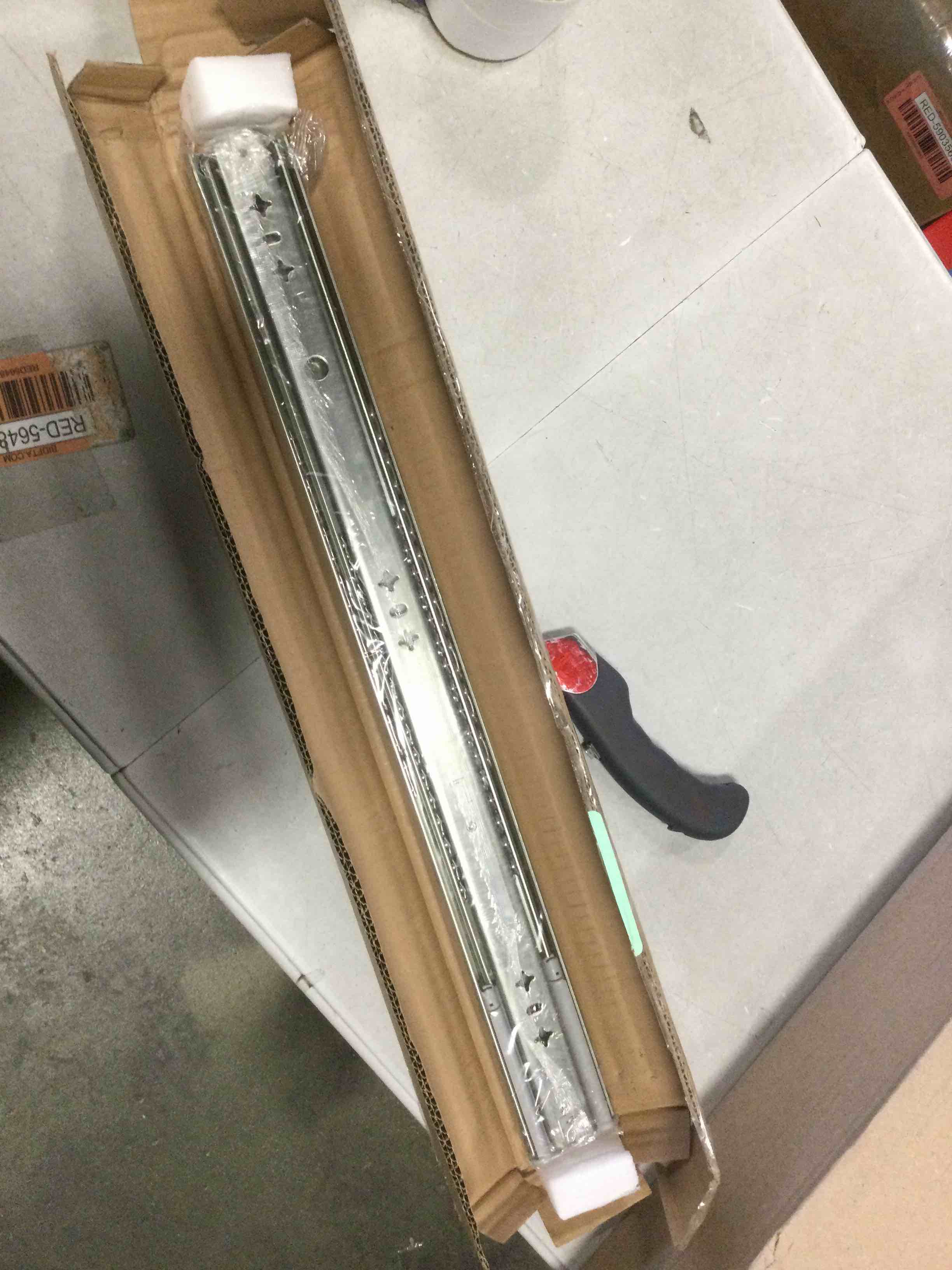 https://s3.amazonaws.com/lotting-images-prod/bidfta/RED5903577_1706035116559.jpeg