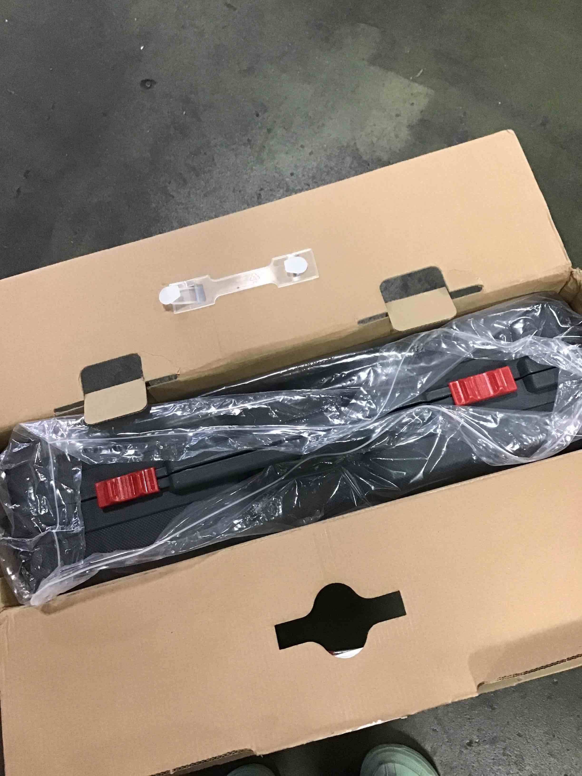 https://s3.amazonaws.com/lotting-images-prod/bidfta/RED5903648_1706107958324.jpeg