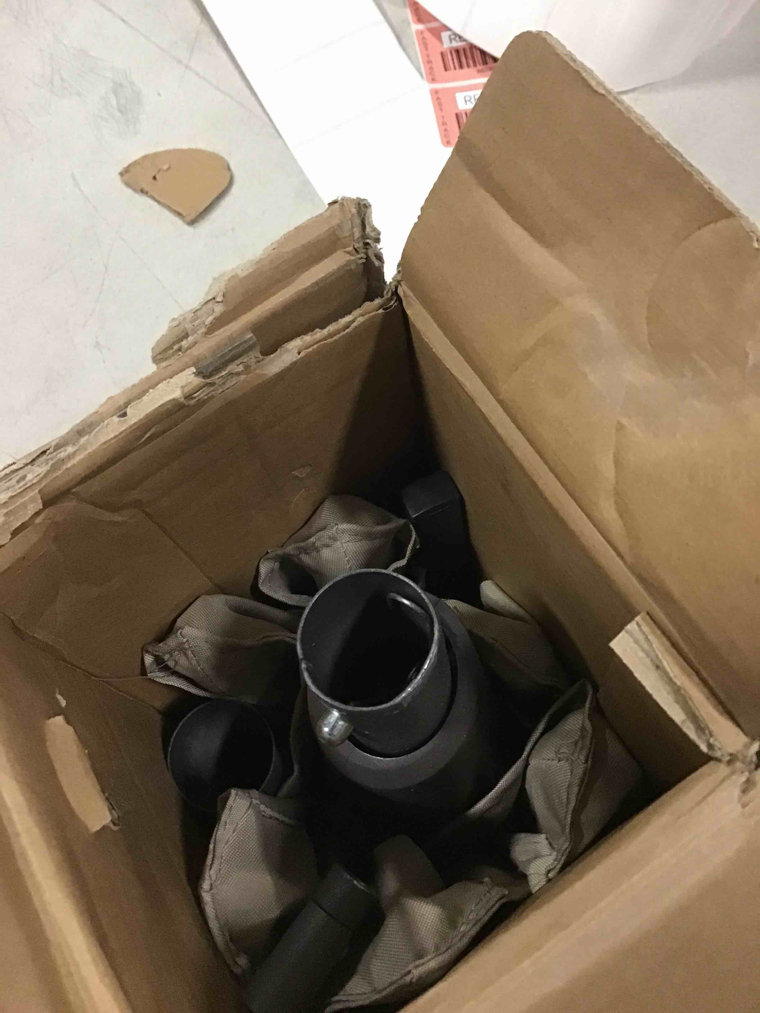 https://s3.amazonaws.com/lotting-images-prod/bidfta/RED5903649_1706105047904.jpeg