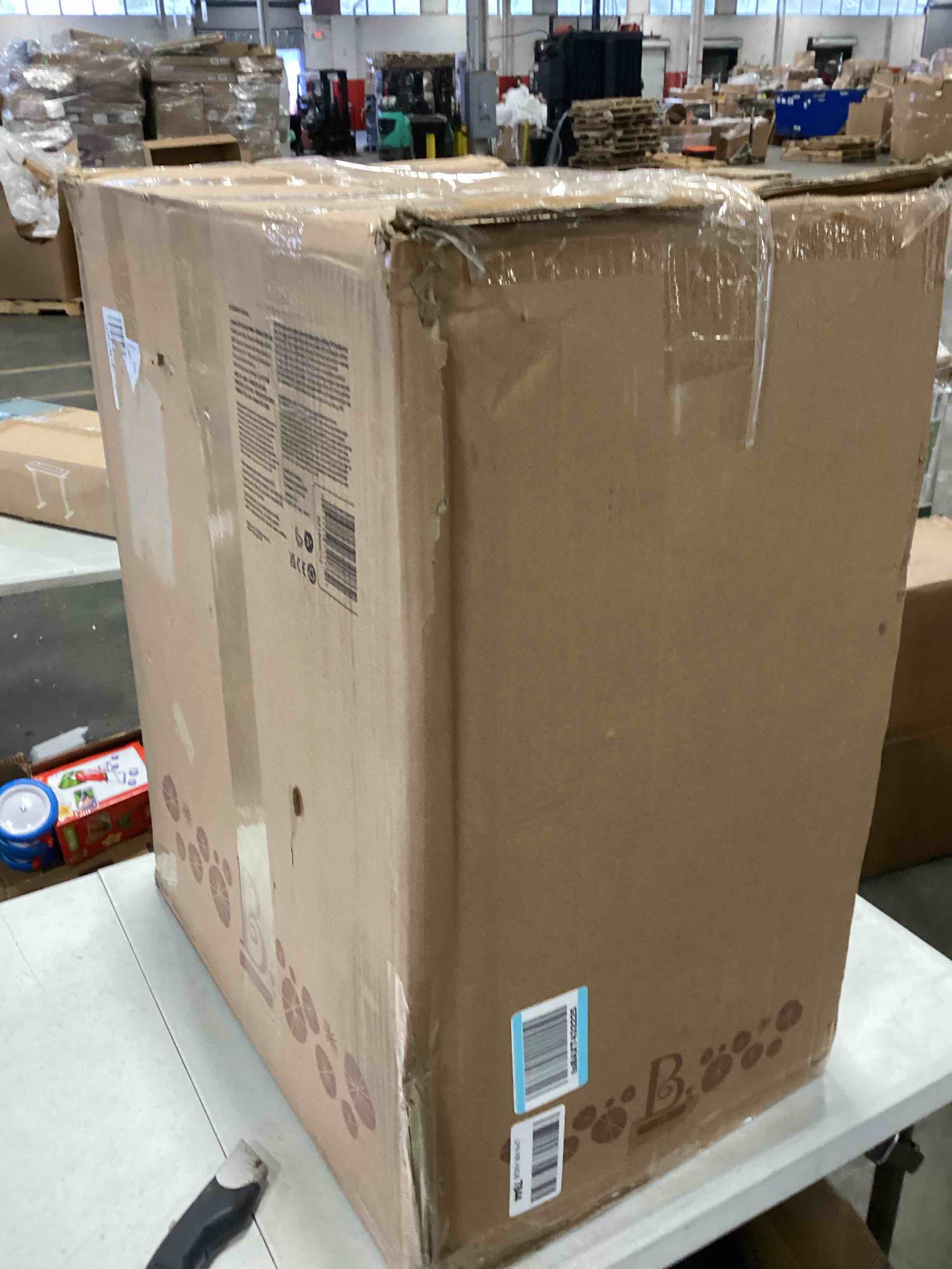 https://s3.amazonaws.com/lotting-images-prod/bidfta/RED5903772_1706118021781.jpeg