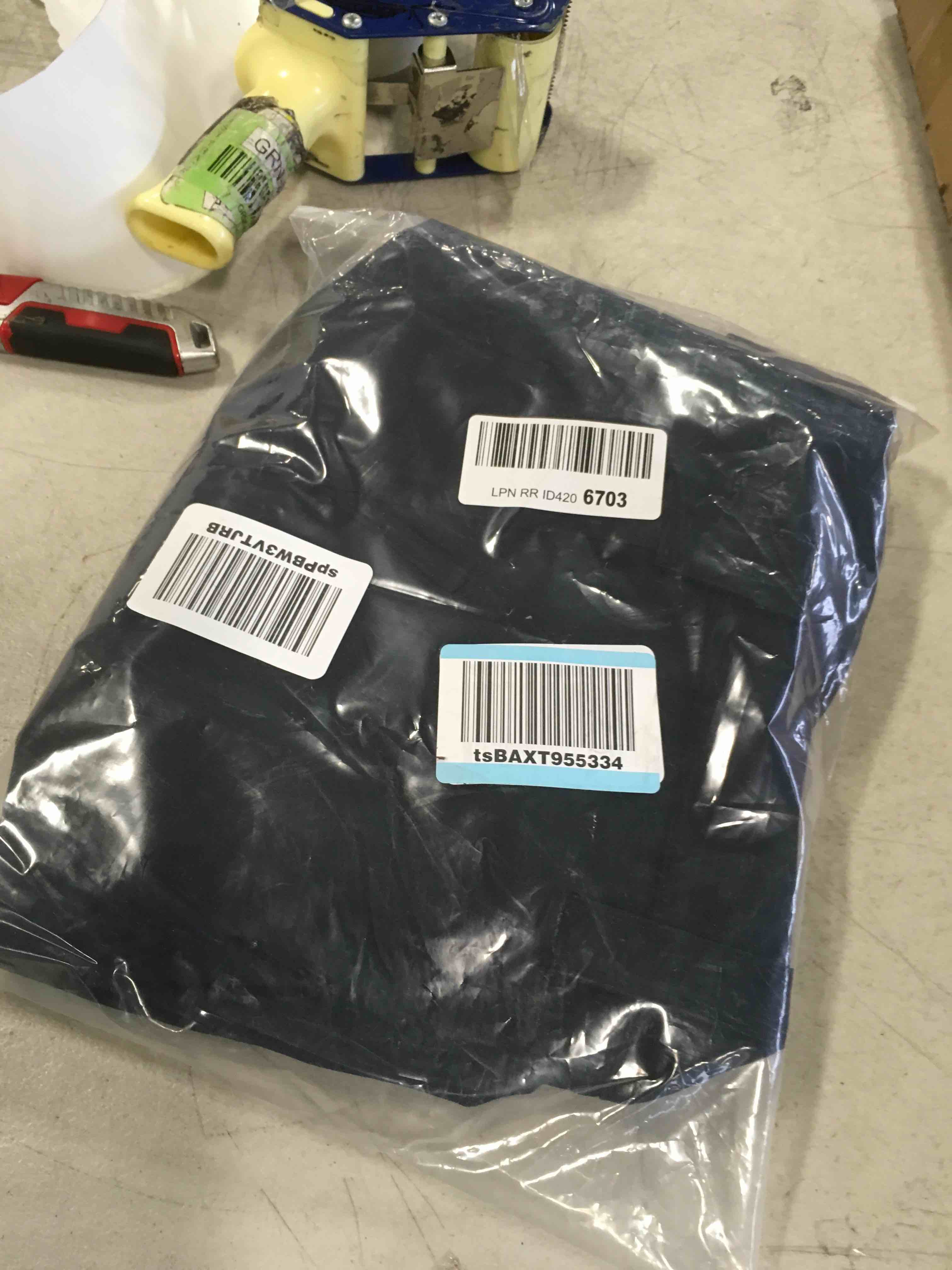 https://s3.amazonaws.com/lotting-images-prod/bidfta/RED5904003_1706196208819.jpeg