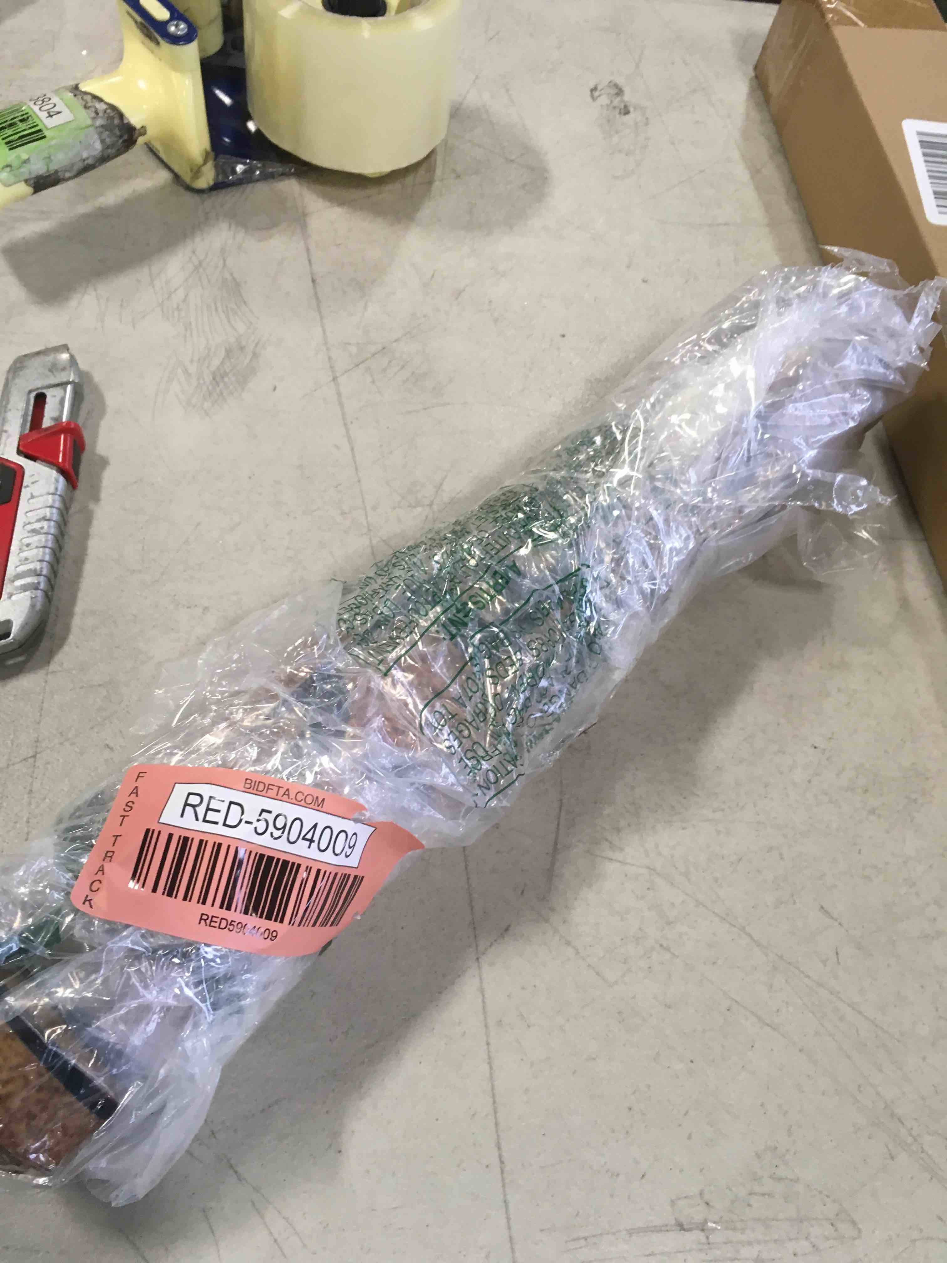 https://s3.amazonaws.com/lotting-images-prod/bidfta/RED5904009_1706197380266.jpeg