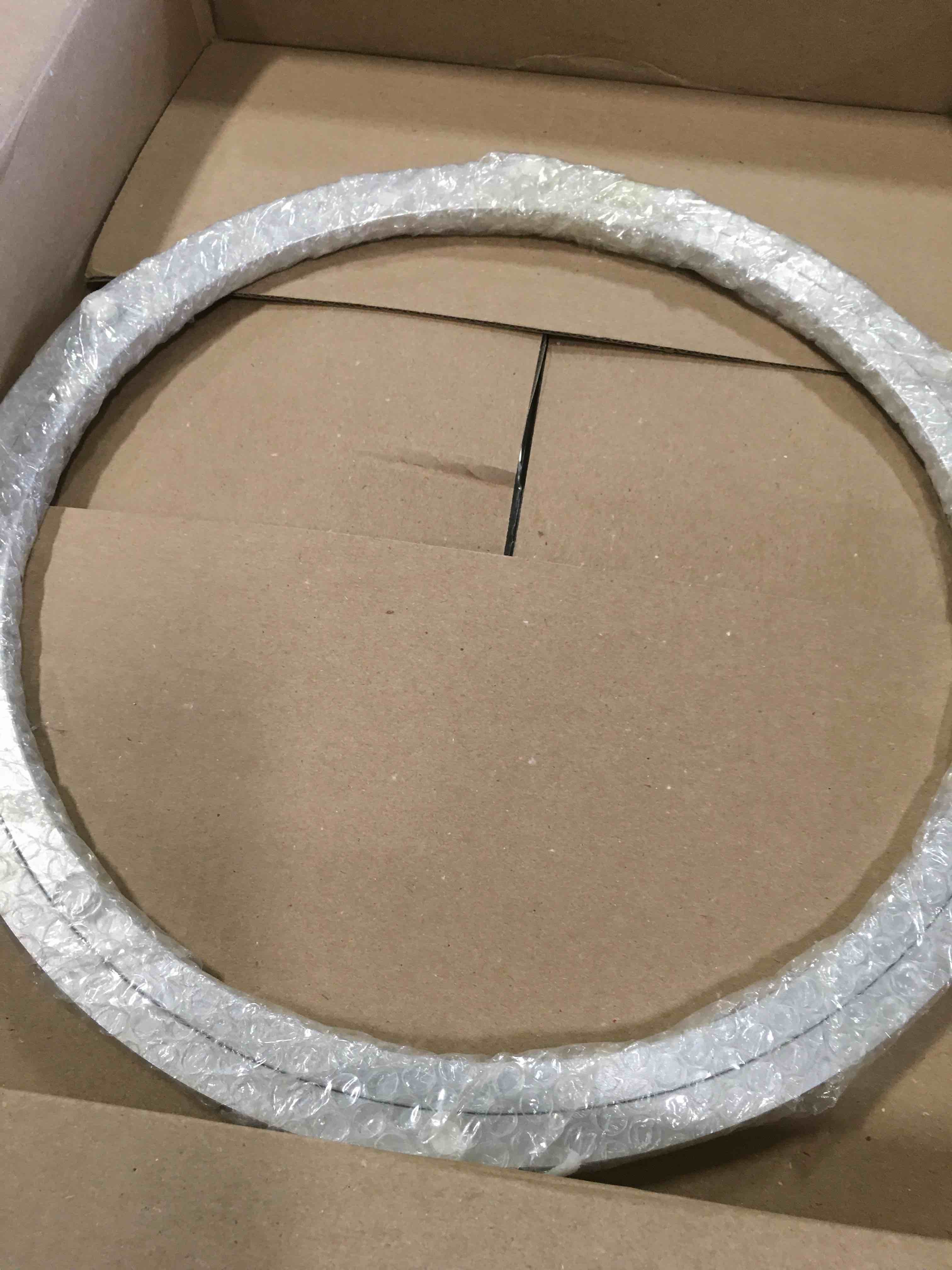 https://s3.amazonaws.com/lotting-images-prod/bidfta/RED5904020_1706200047385.jpeg