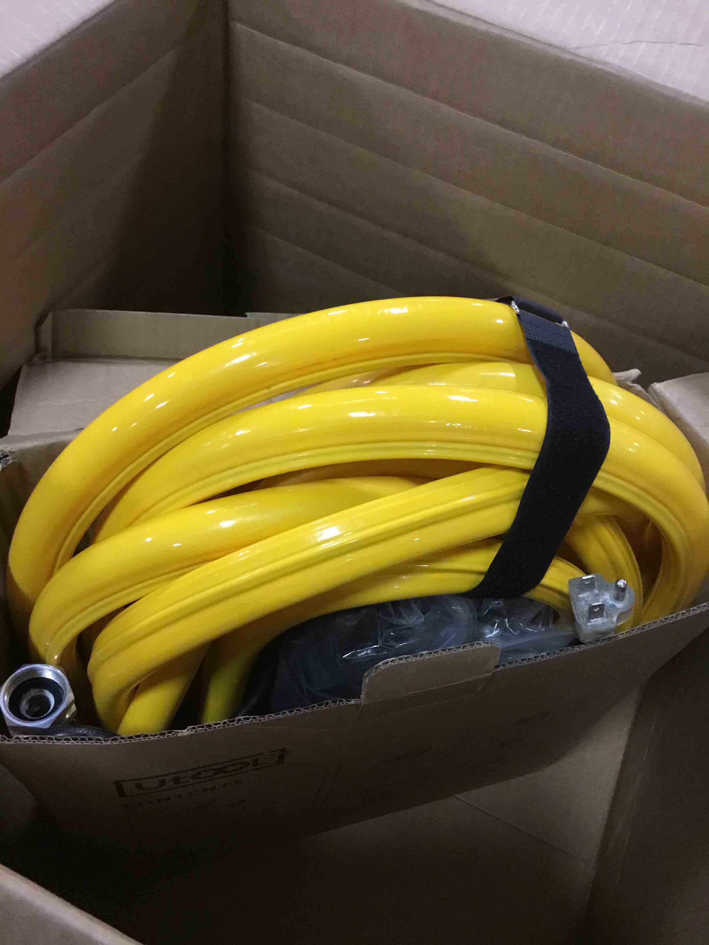 https://s3.amazonaws.com/lotting-images-prod/bidfta/RED5904081_1706537052938.jpeg