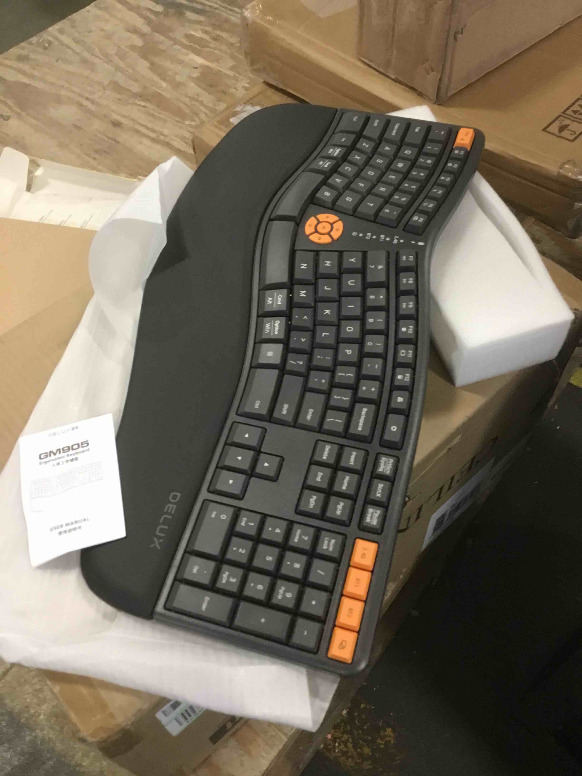 https://s3.amazonaws.com/lotting-images-prod/bidfta/RED5905192_1705847470950.jpeg