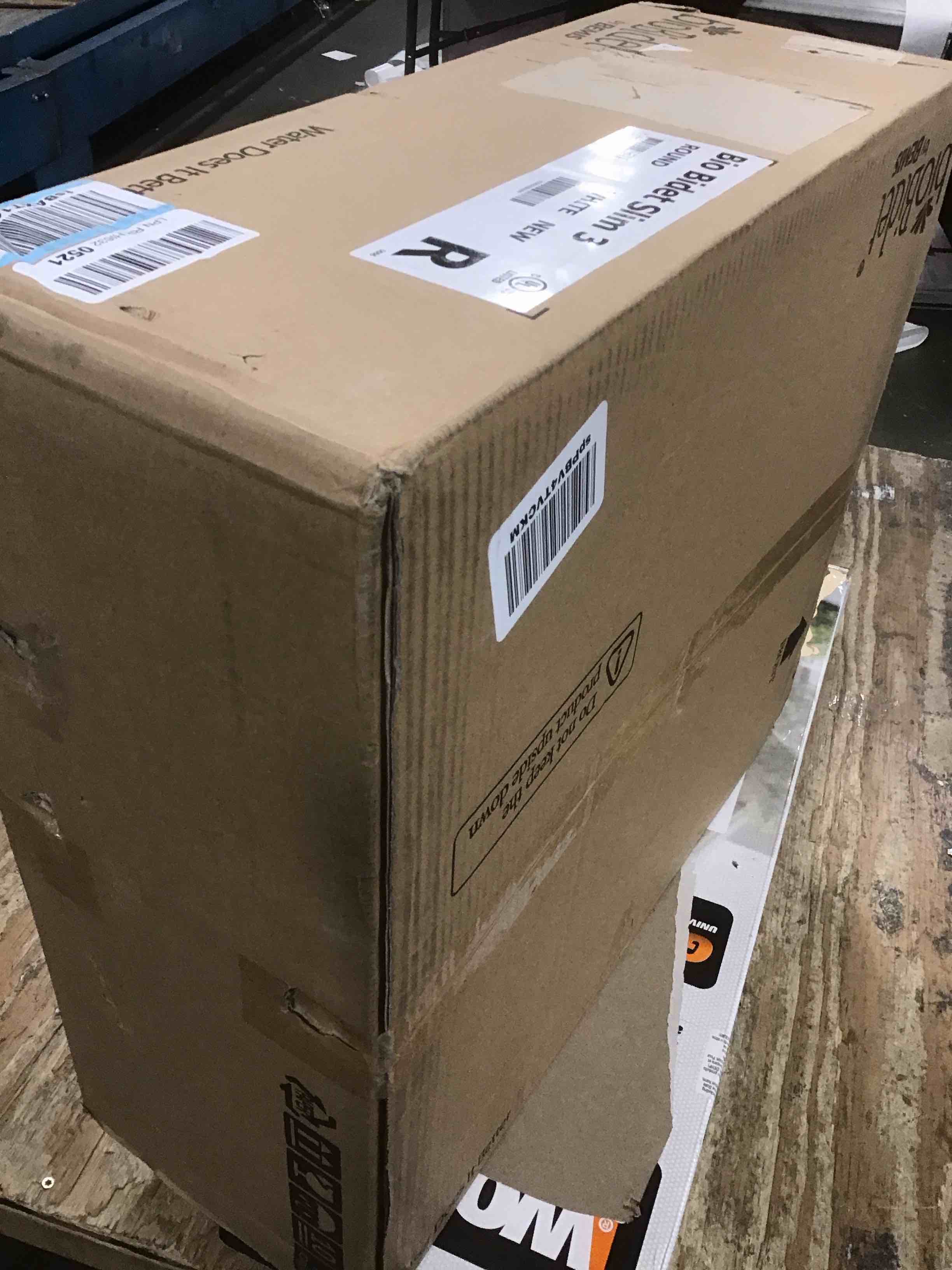 https://s3.amazonaws.com/lotting-images-prod/bidfta/RED5905394_1705930945358.jpeg