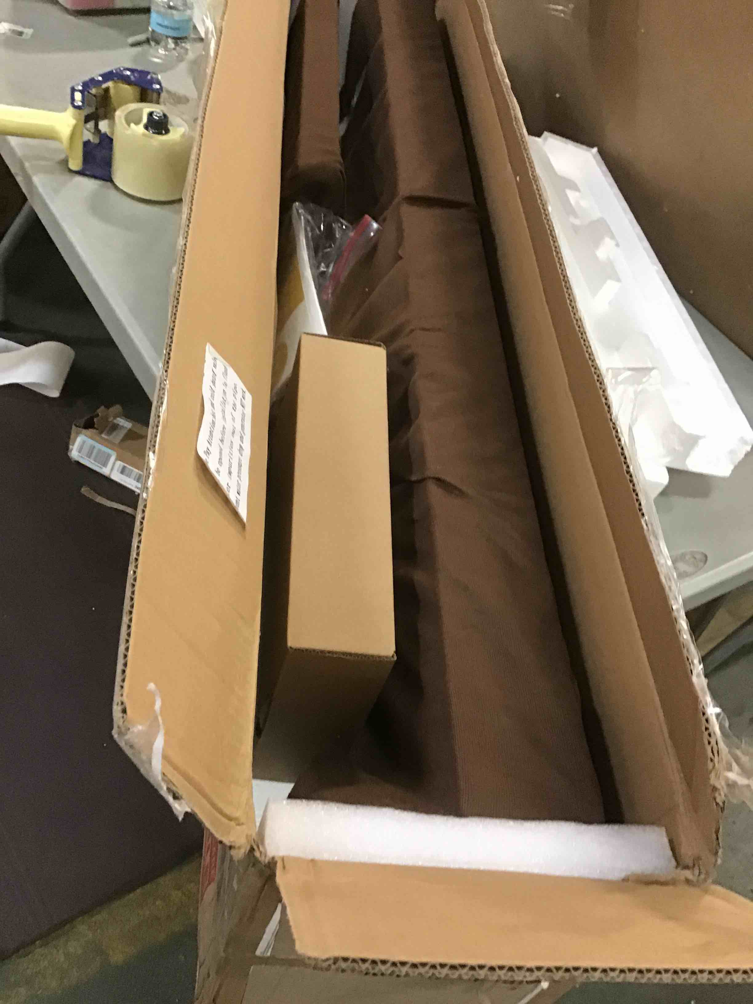 https://s3.amazonaws.com/lotting-images-prod/bidfta/RED5906231_1705584685220.jpeg