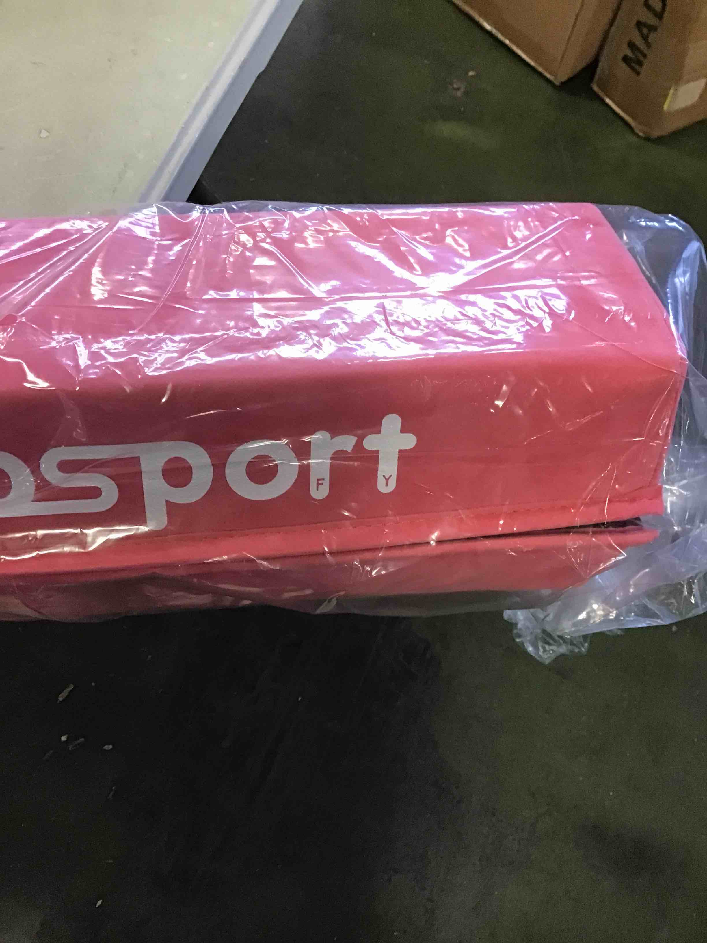 https://s3.amazonaws.com/lotting-images-prod/bidfta/RED5907518_1705001828203.jpeg