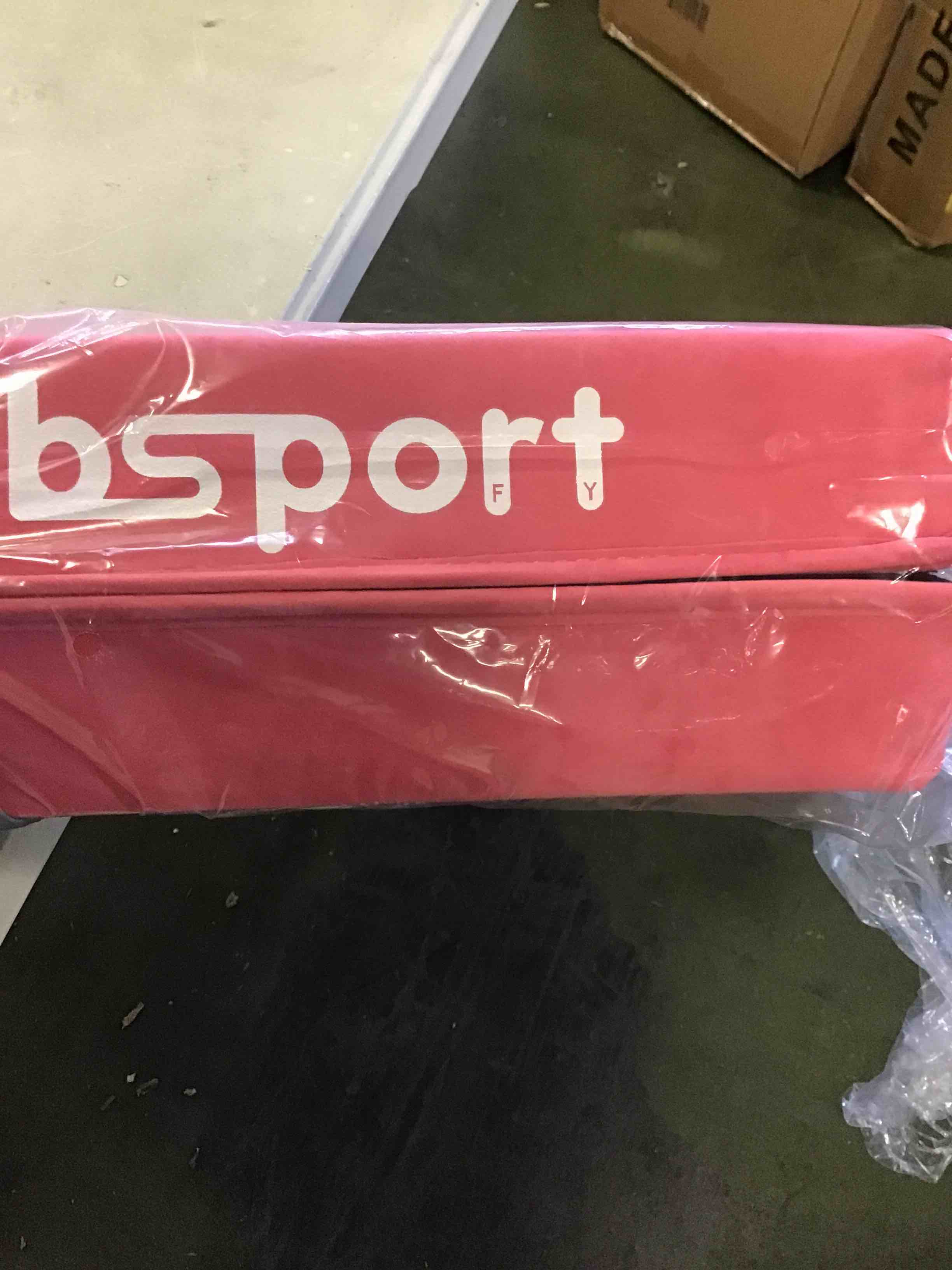 https://s3.amazonaws.com/lotting-images-prod/bidfta/RED5907518_1705001832194.jpeg