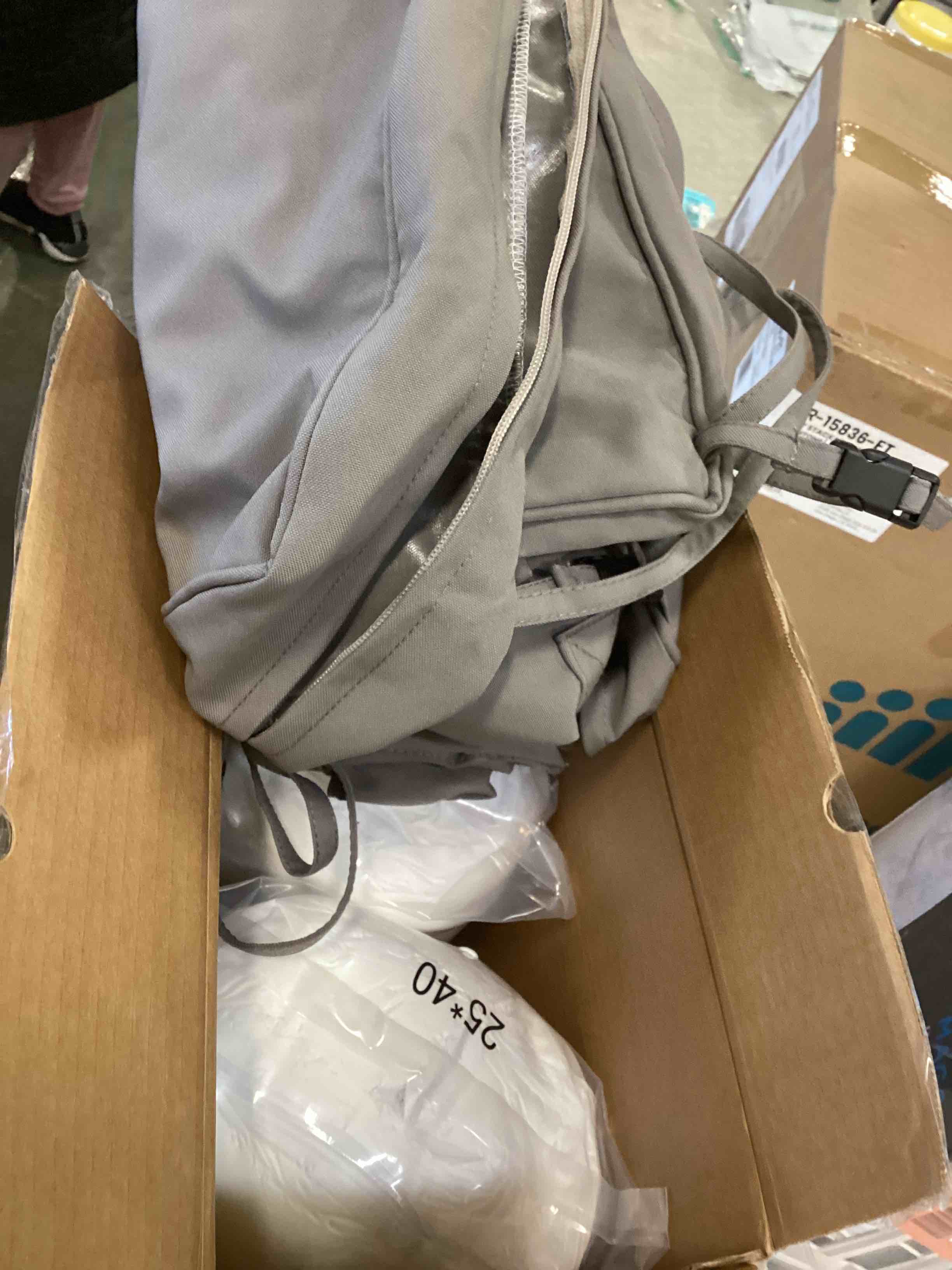 https://s3.amazonaws.com/lotting-images-prod/bidfta/RED5908048_1705438673369.jpeg