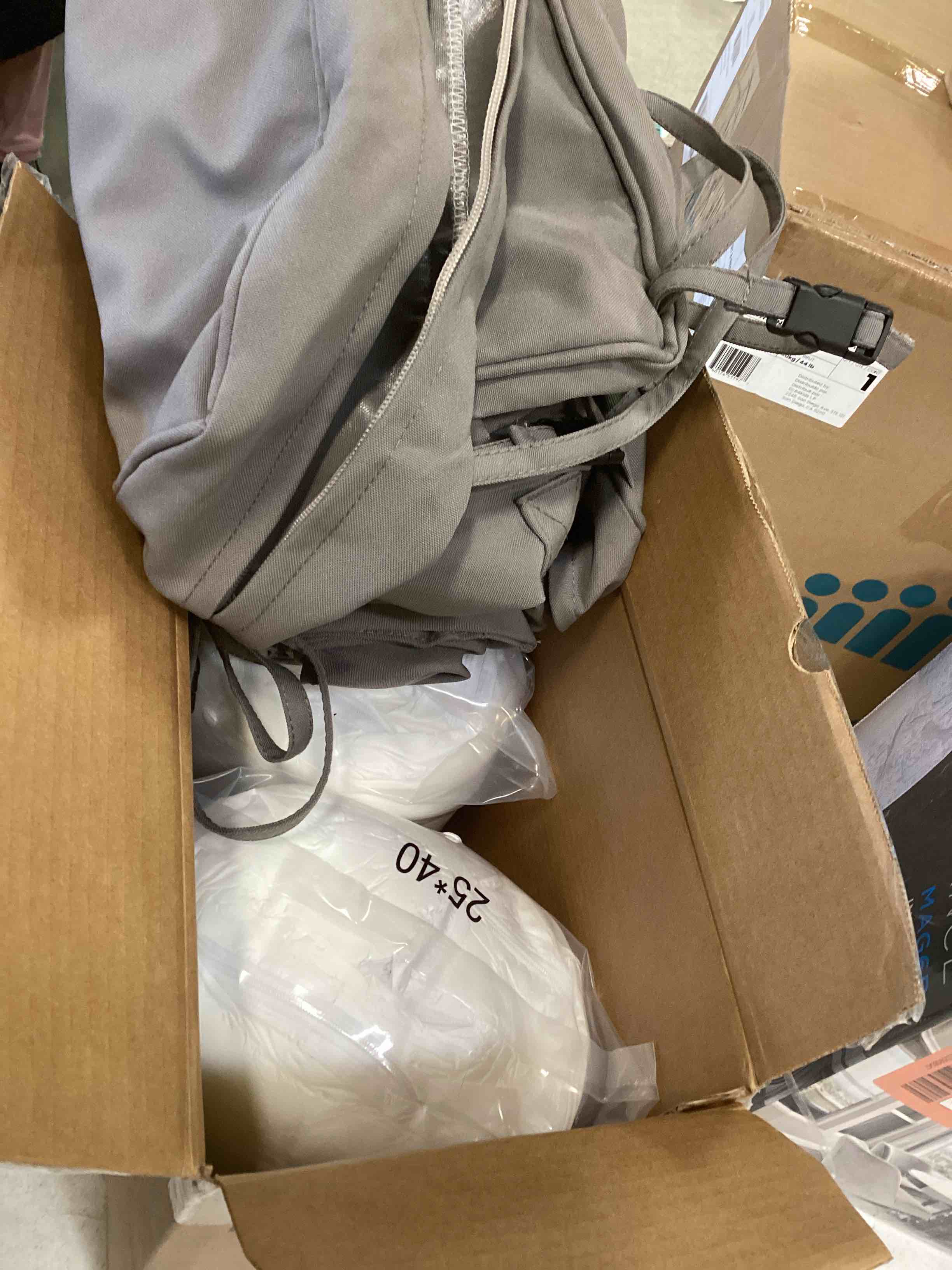 https://s3.amazonaws.com/lotting-images-prod/bidfta/RED5908048_1705438675049.jpeg