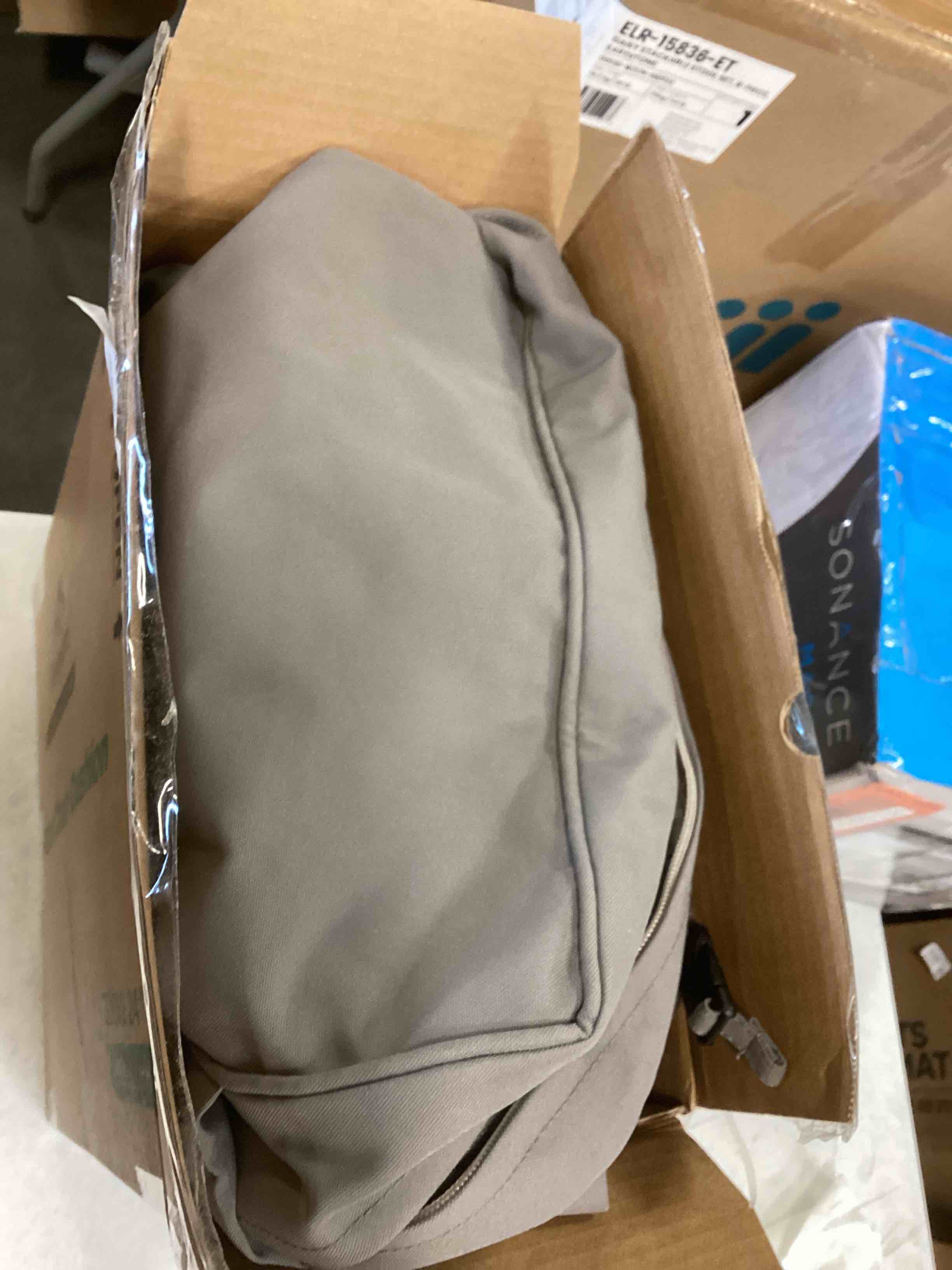 https://s3.amazonaws.com/lotting-images-prod/bidfta/RED5908048_1705438693238.jpeg