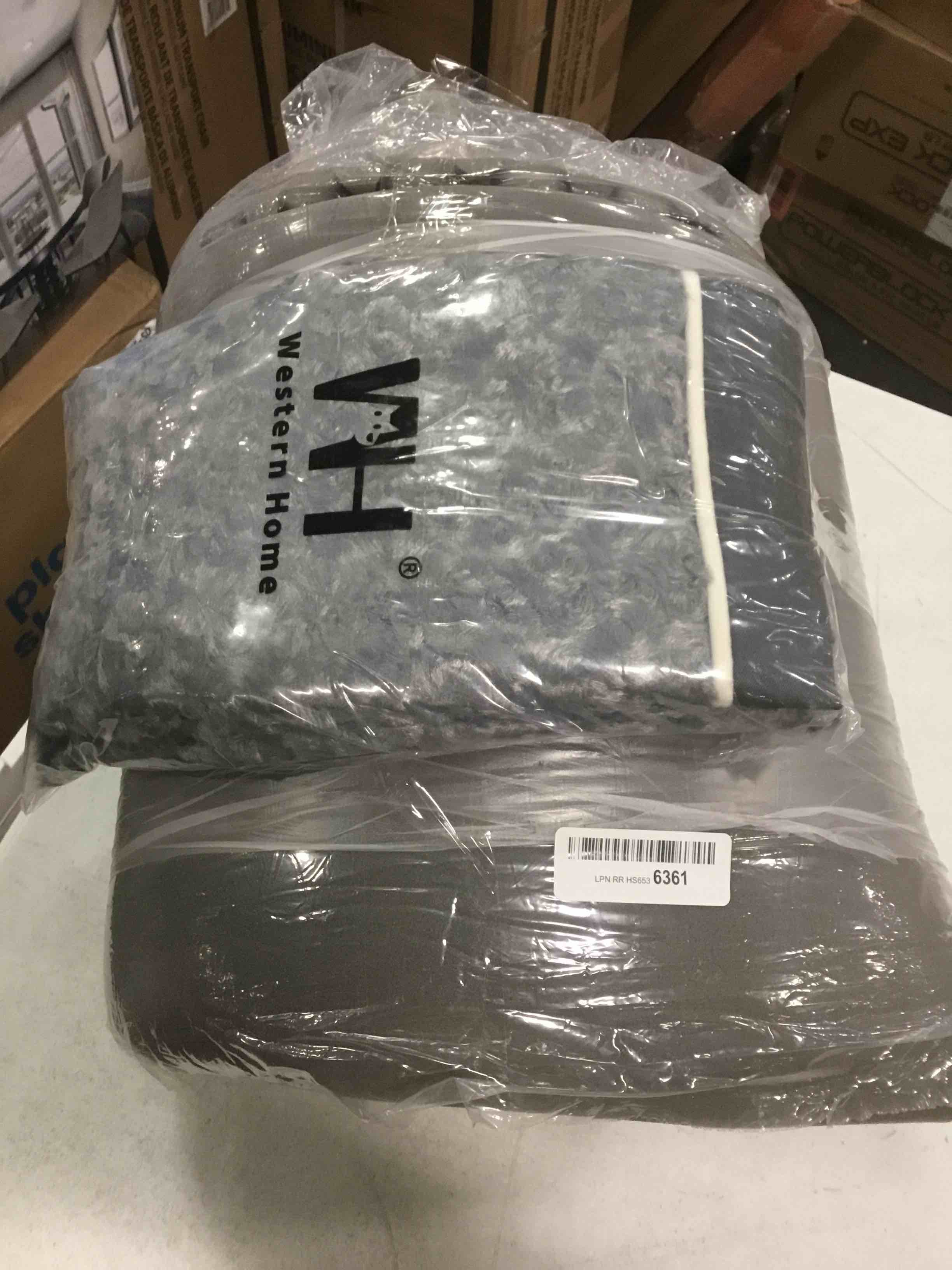 https://s3.amazonaws.com/lotting-images-prod/bidfta/RED5908057_1705493851046.jpeg
