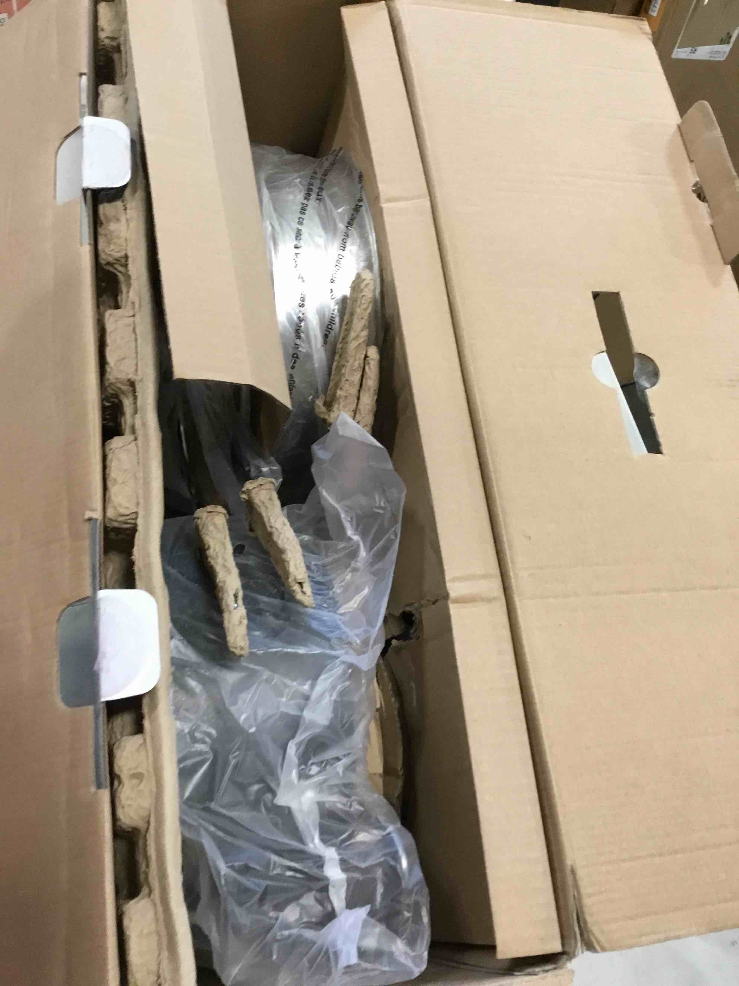 https://s3.amazonaws.com/lotting-images-prod/bidfta/RED5908265_1705757806972.jpeg