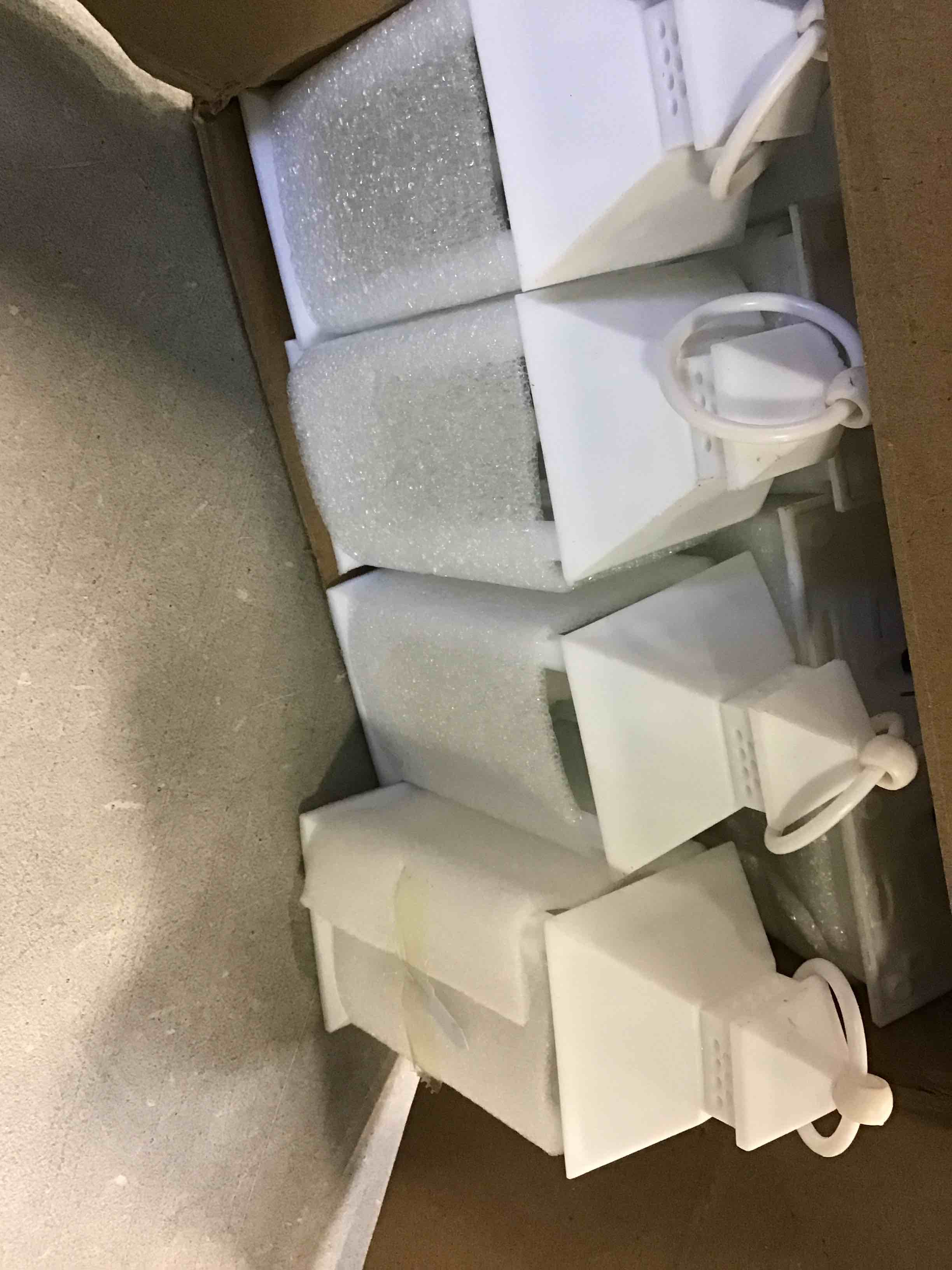 https://s3.amazonaws.com/lotting-images-prod/bidfta/RED5909007_1705507058253.jpeg