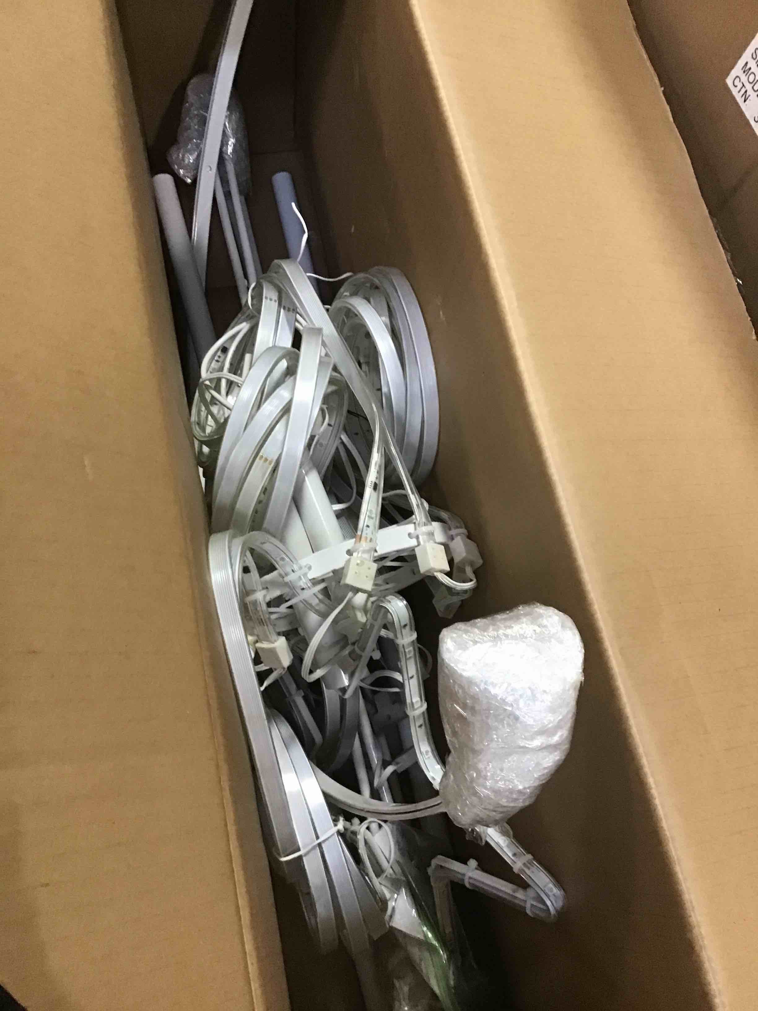 https://s3.amazonaws.com/lotting-images-prod/bidfta/RED5909131_1705602256762.jpeg