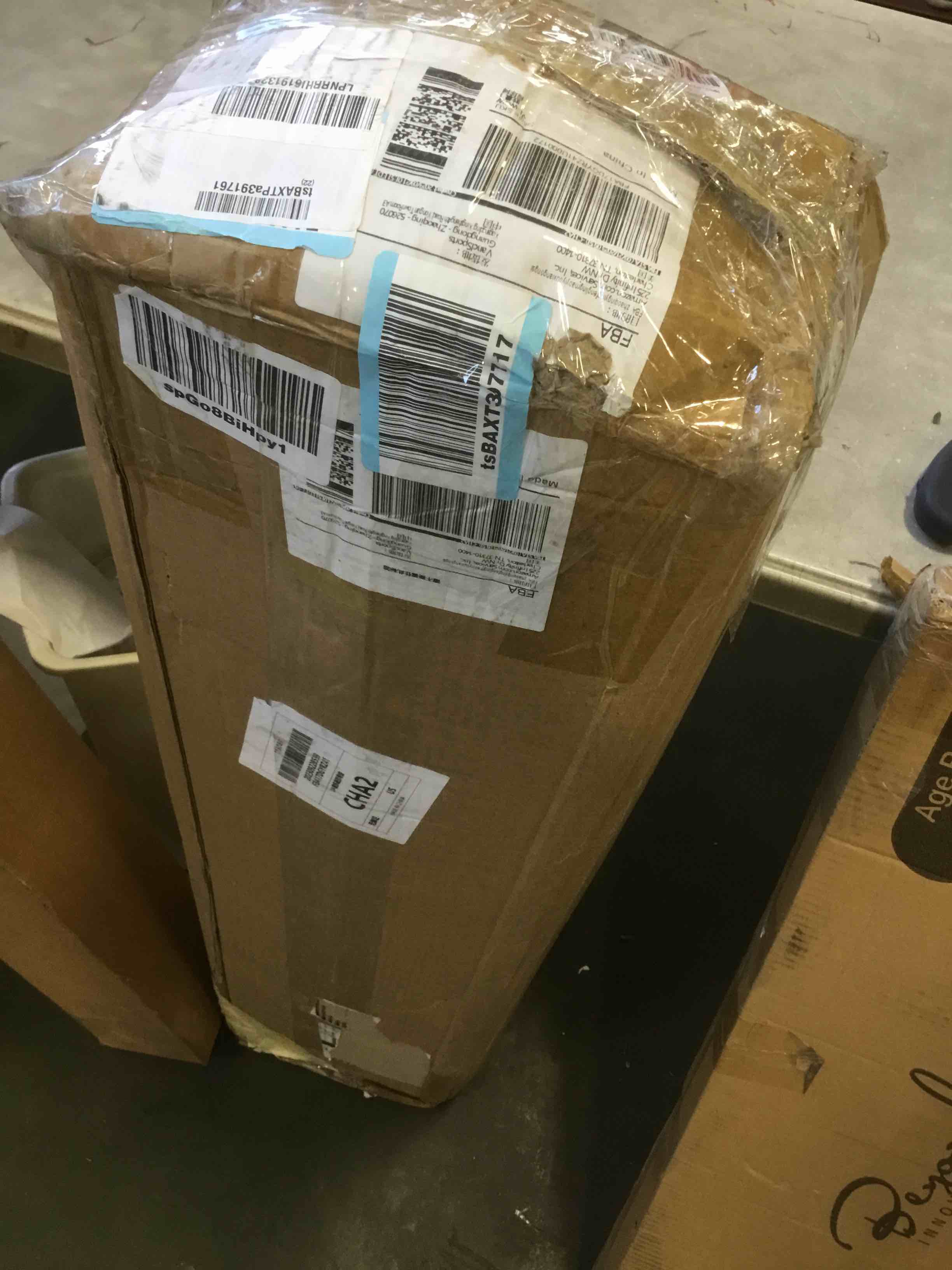 https://s3.amazonaws.com/lotting-images-prod/bidfta/RED5909578_1705956001251.jpeg