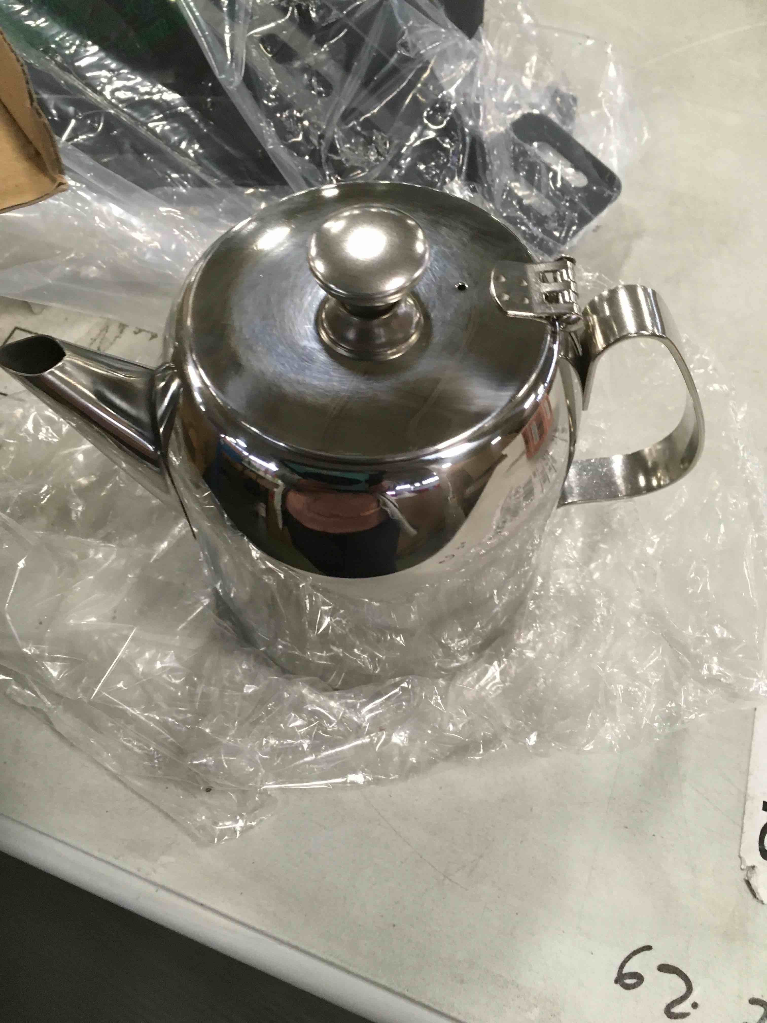 https://s3.amazonaws.com/lotting-images-prod/bidfta/RED5909852_1706562791593.jpeg