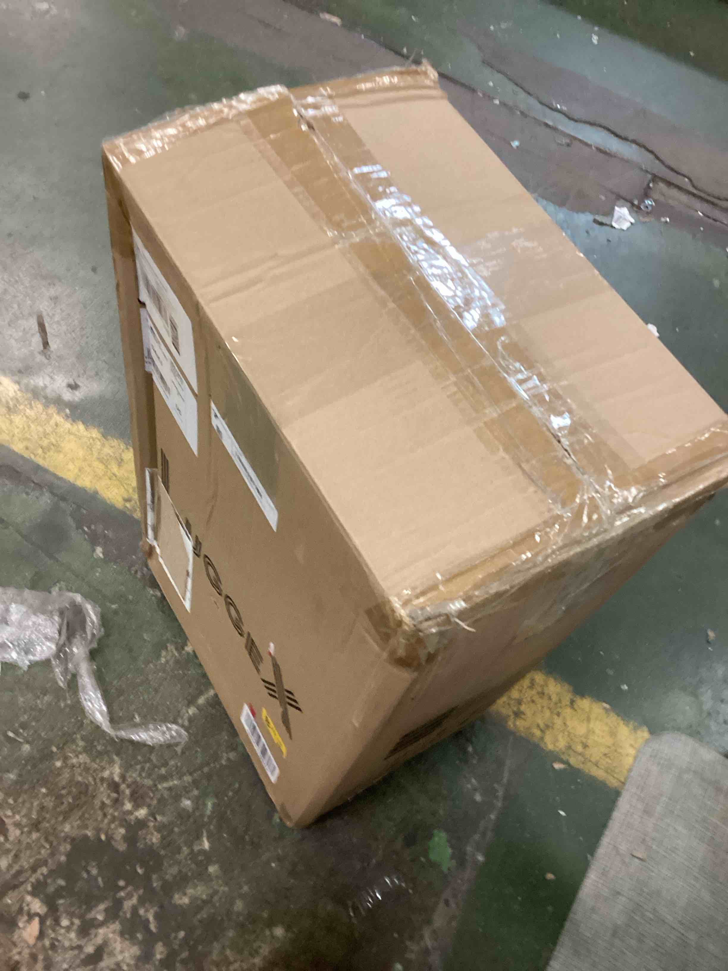 https://s3.amazonaws.com/lotting-images-prod/bidfta/RED5910708_1705609802024.jpeg