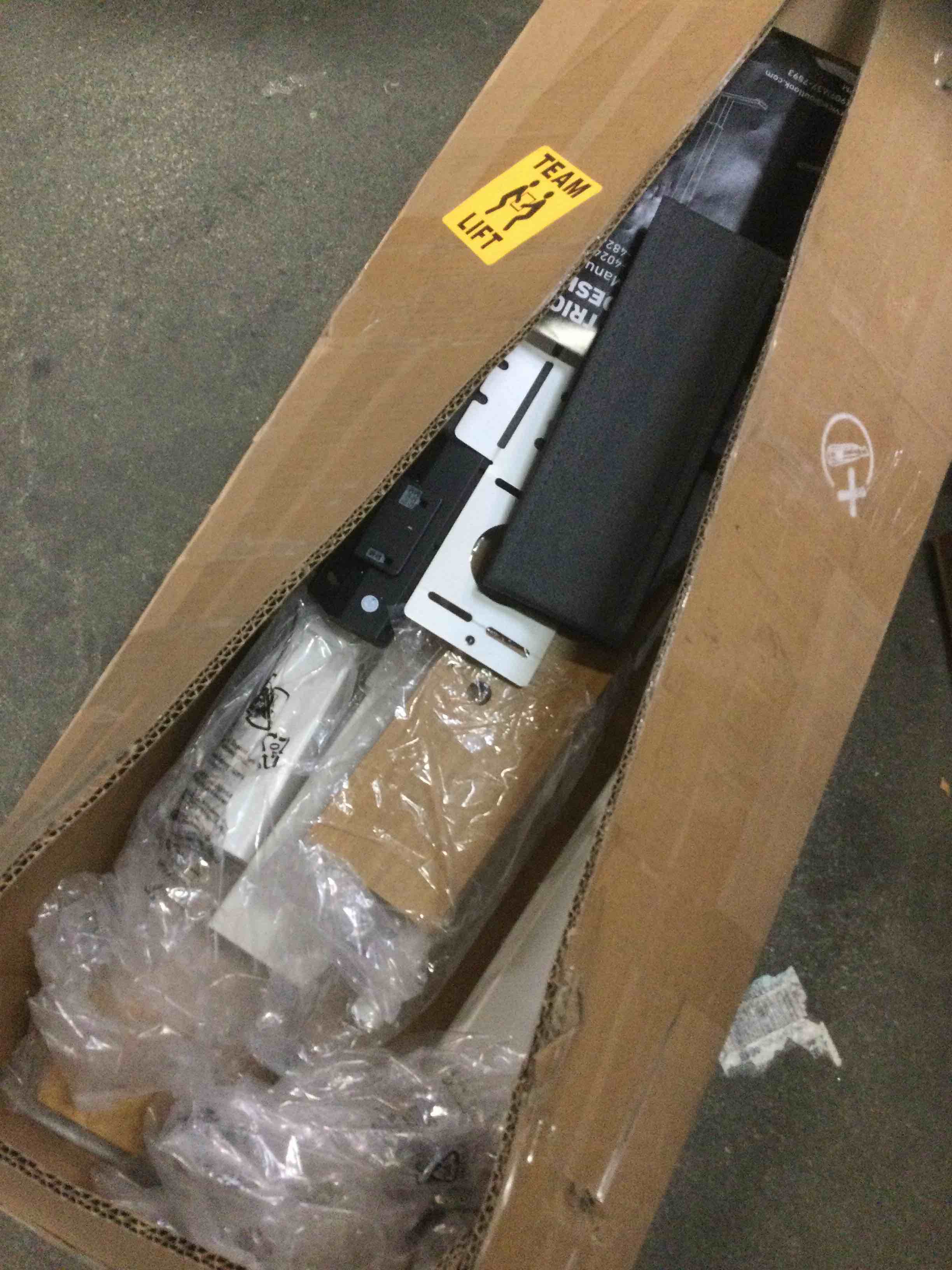 https://s3.amazonaws.com/lotting-images-prod/bidfta/RED5911079_1705769124099.jpeg