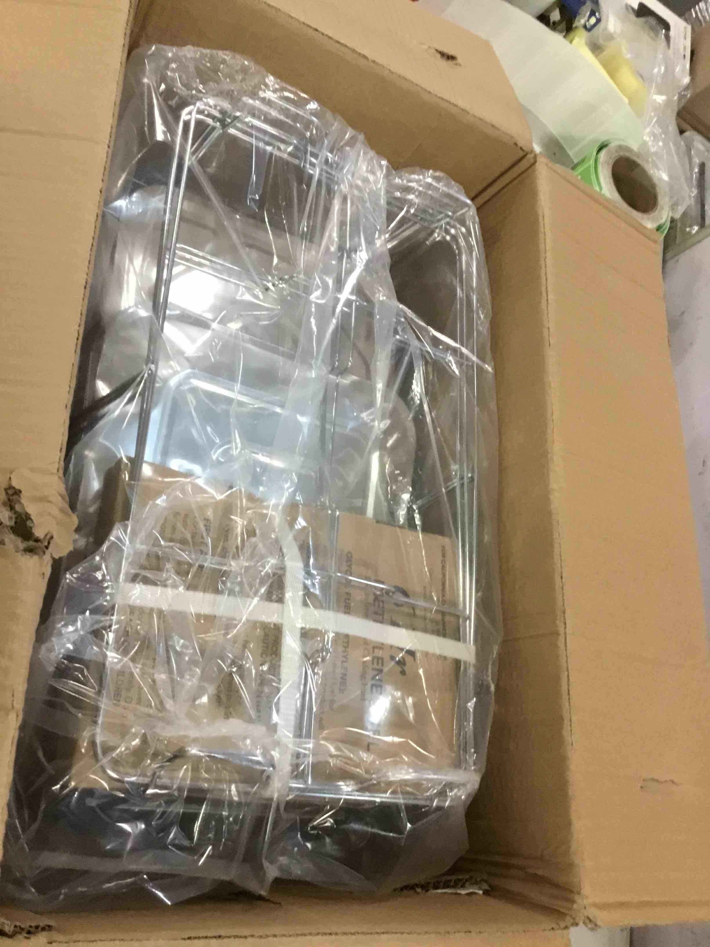 https://s3.amazonaws.com/lotting-images-prod/bidfta/RED5911435_1706016102965.jpeg