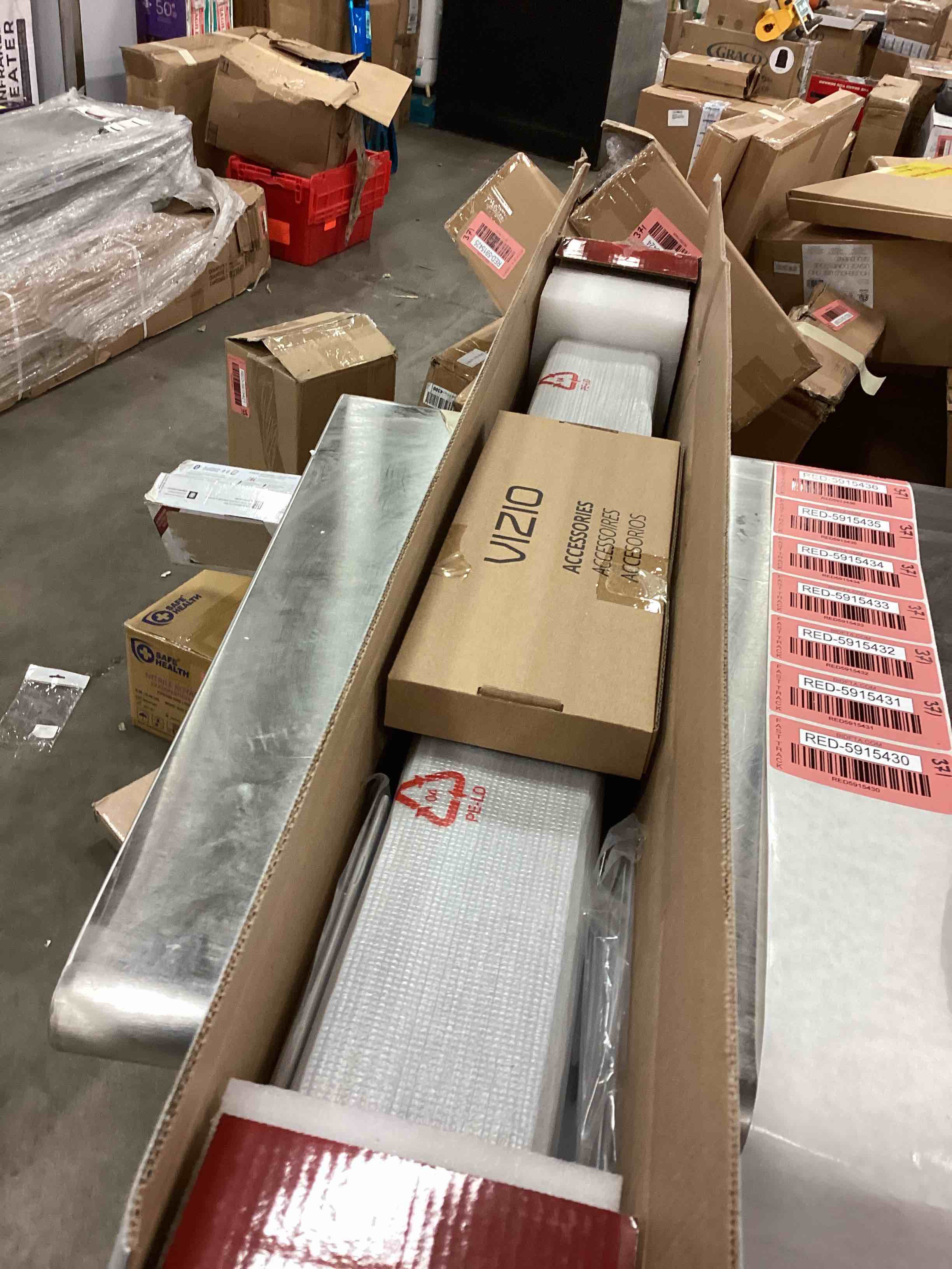 https://s3.amazonaws.com/lotting-images-prod/bidfta/RED5915430_1710865104168.jpeg