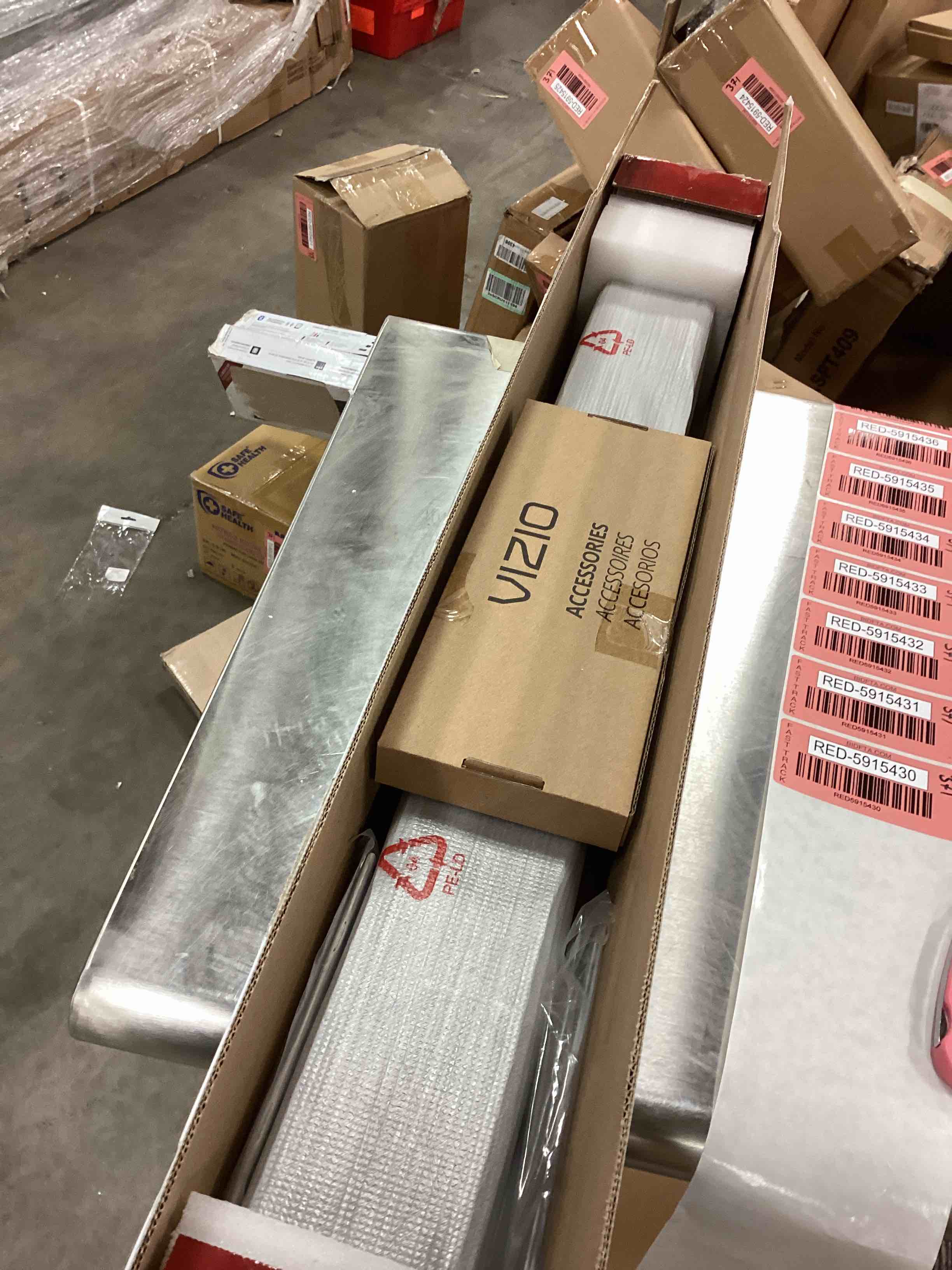 https://s3.amazonaws.com/lotting-images-prod/bidfta/RED5915430_1710865106143.jpeg