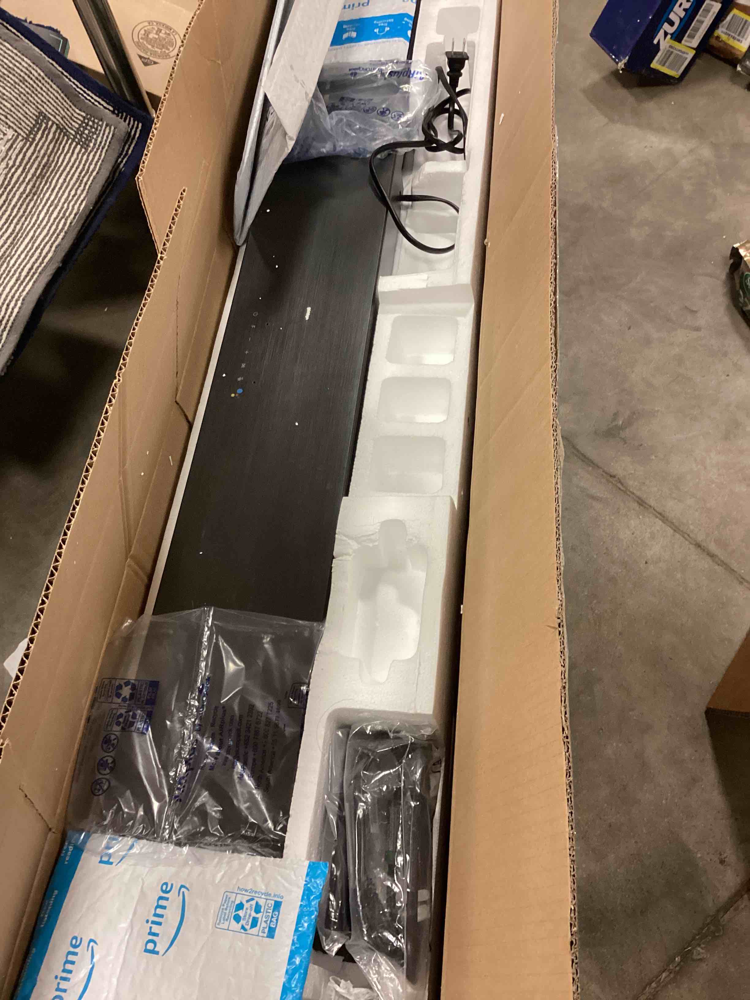https://s3.amazonaws.com/lotting-images-prod/bidfta/RED5915432_1710866483836.jpeg
