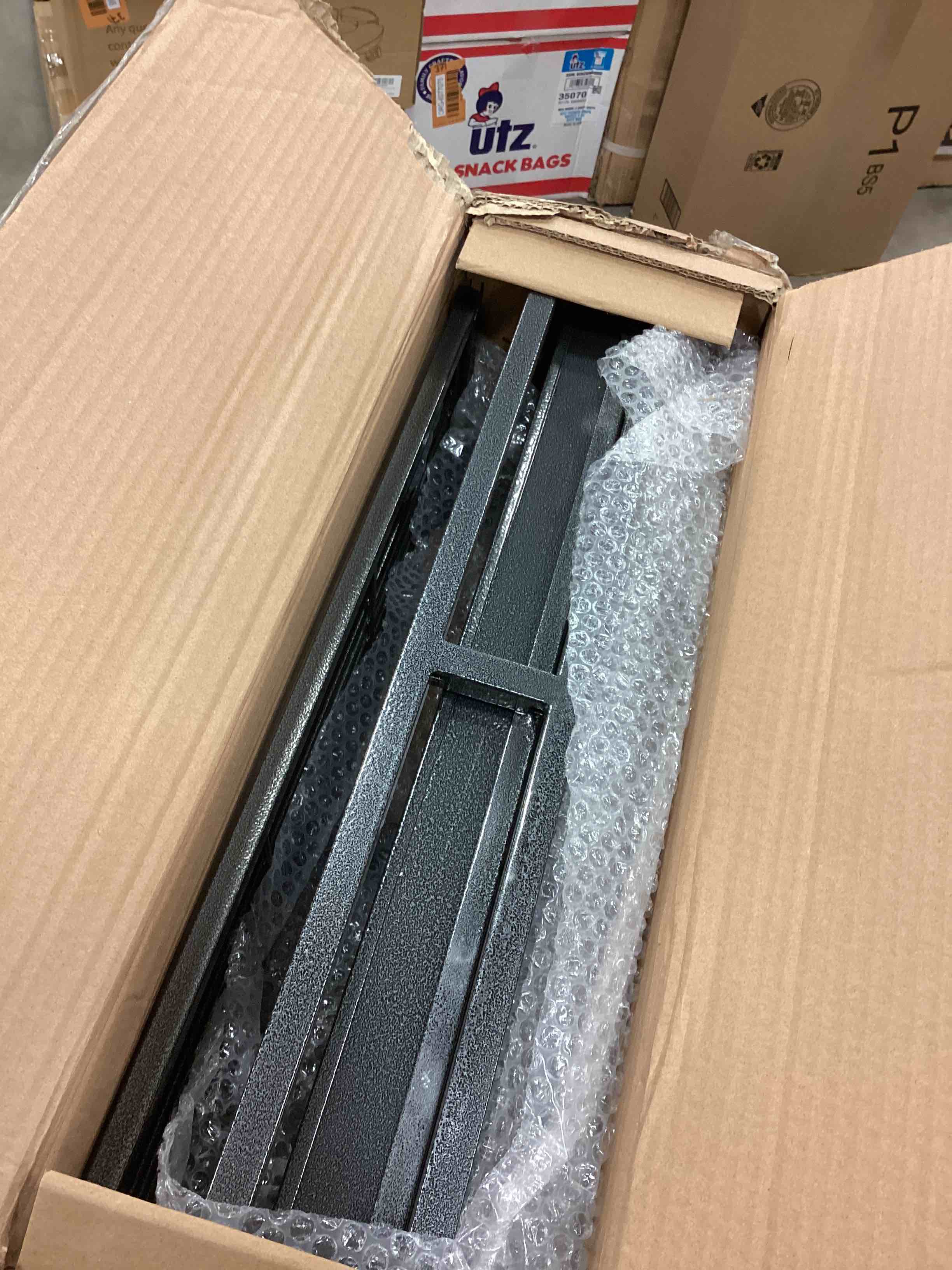 https://s3.amazonaws.com/lotting-images-prod/bidfta/RED5915439_1710873235156.jpeg