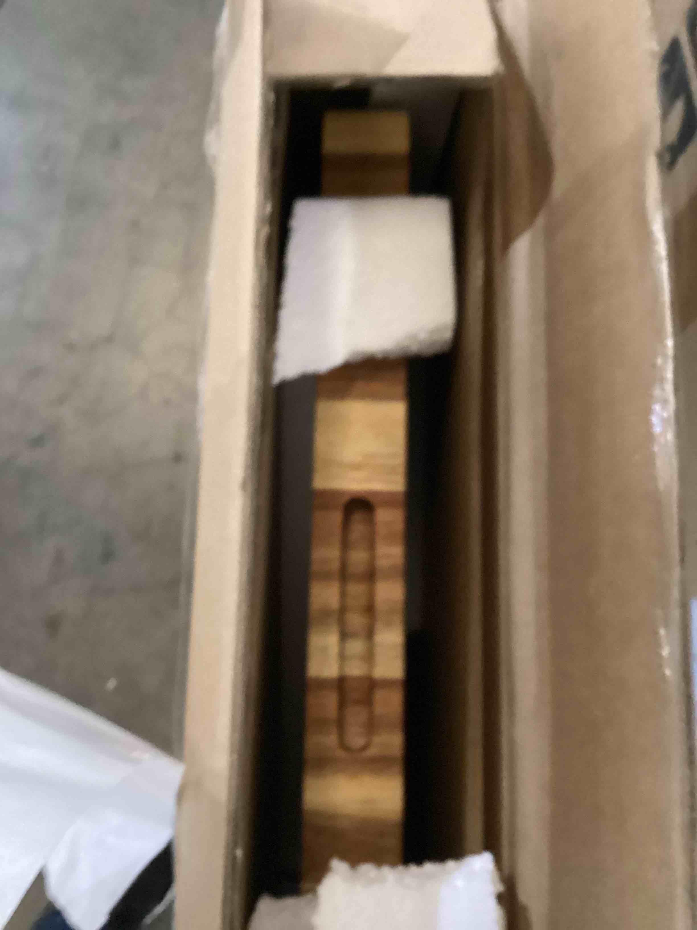 https://s3.amazonaws.com/lotting-images-prod/bidfta/RED5923967_1727284978357.jpeg