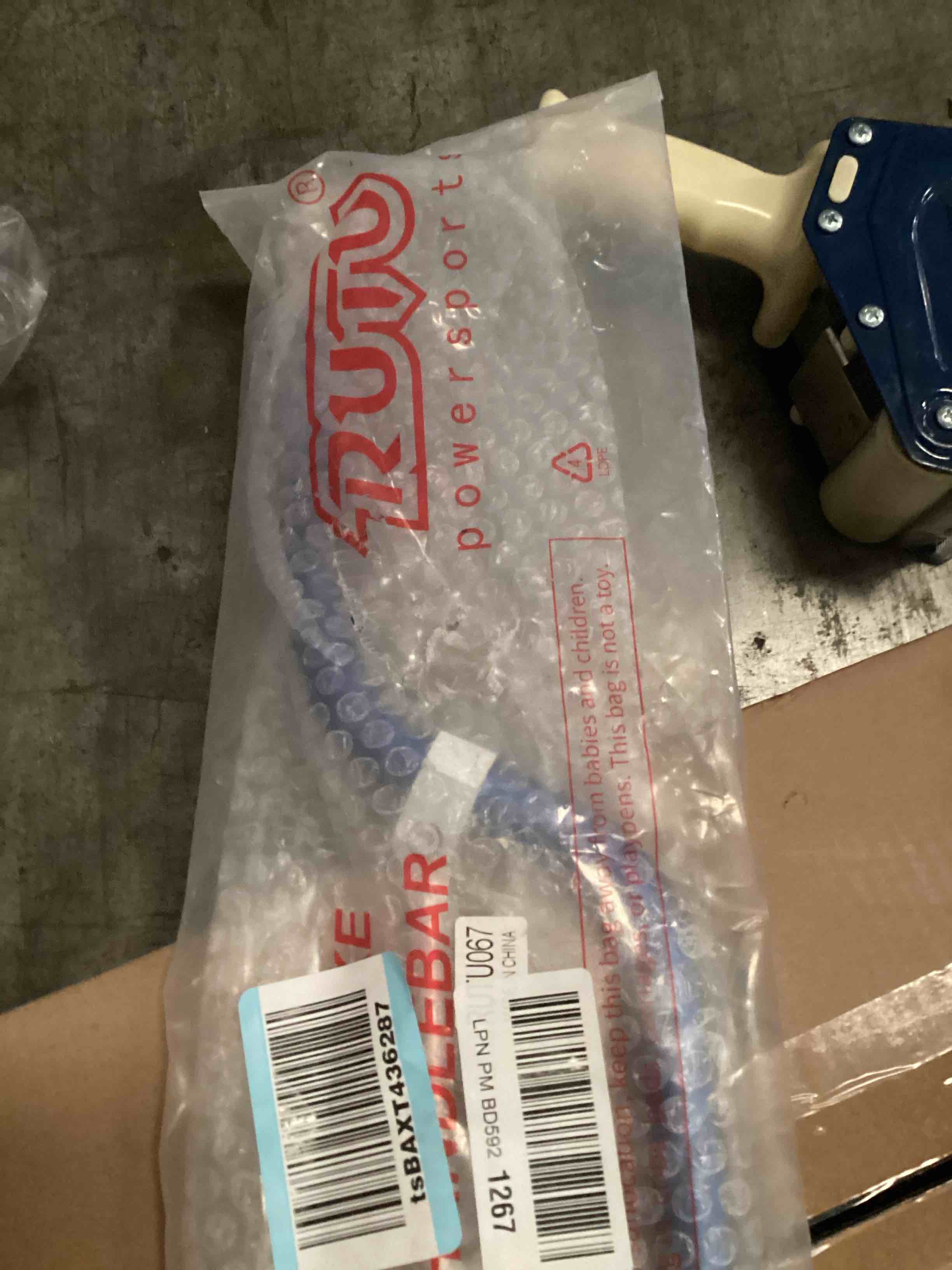 https://s3.amazonaws.com/lotting-images-prod/bidfta/RED5924444_1728673537133.jpeg