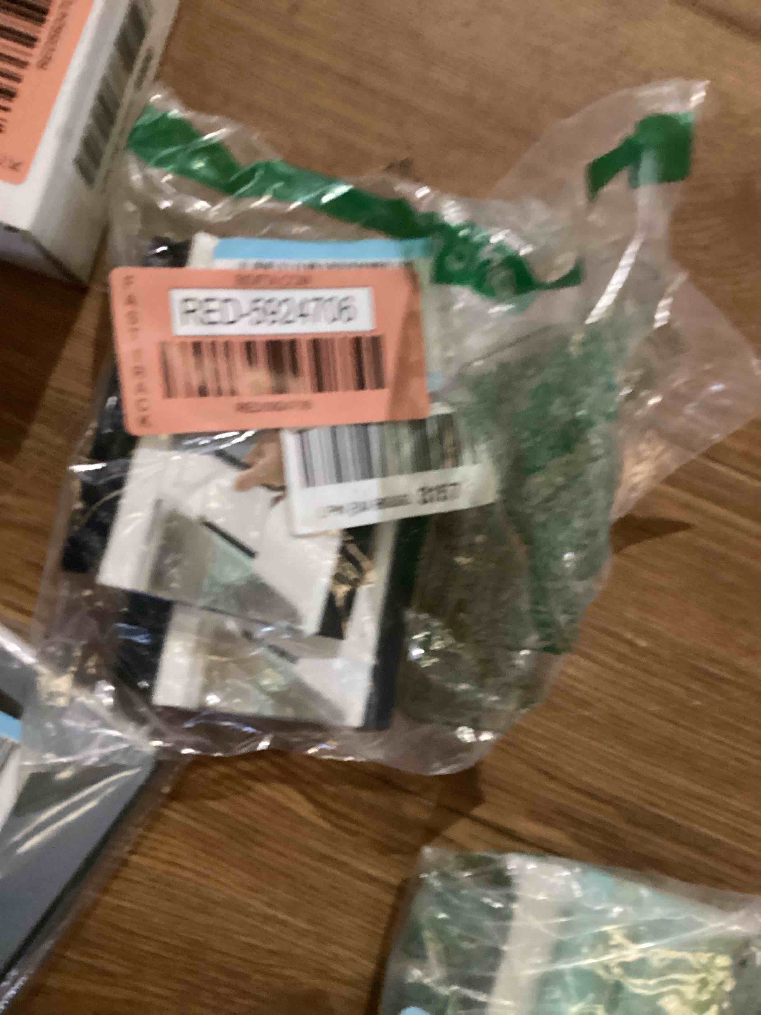 https://s3.amazonaws.com/lotting-images-prod/bidfta/RED5924706_1729170737408.jpeg