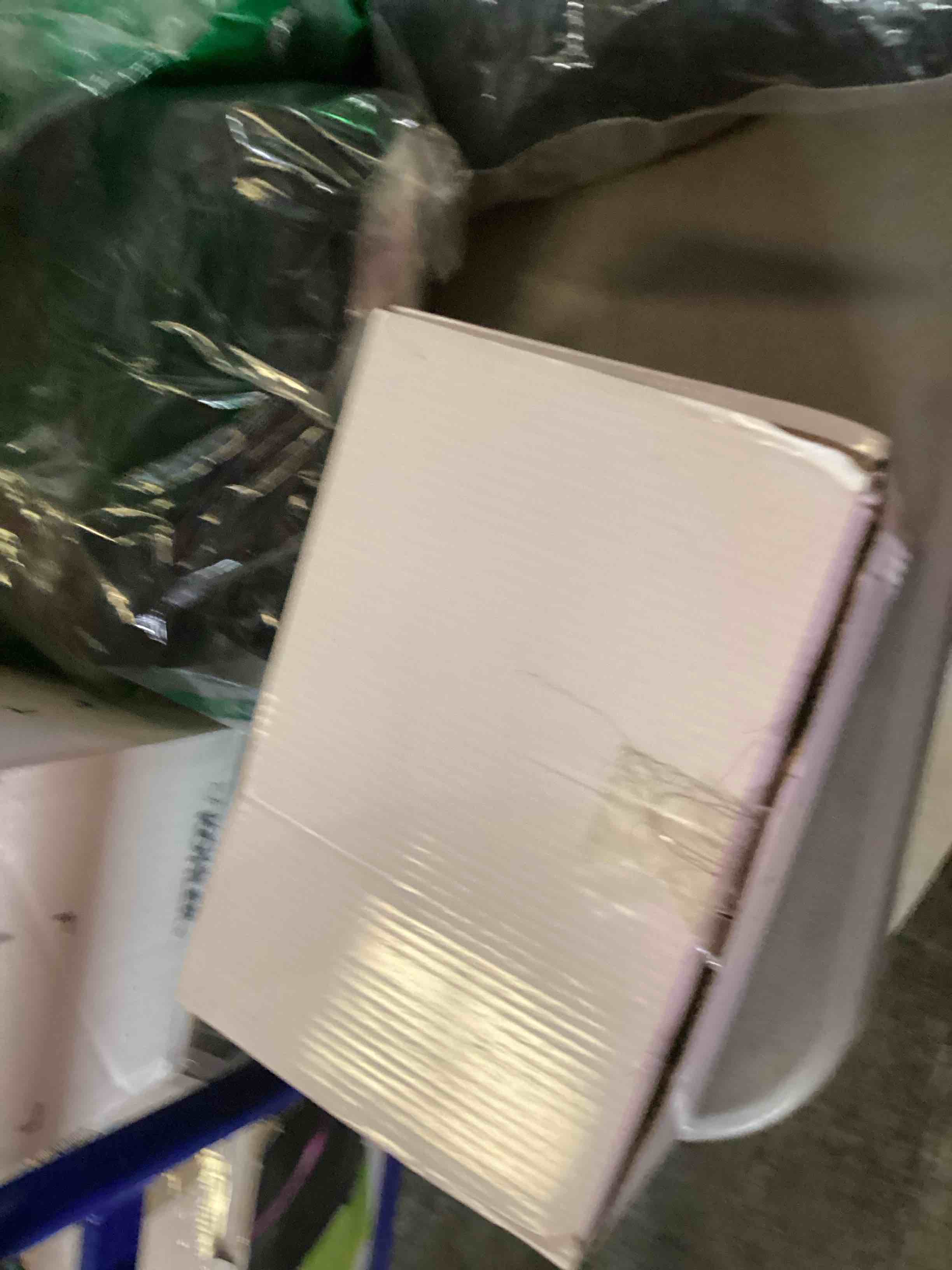 https://s3.amazonaws.com/lotting-images-prod/bidfta/RED5924996_1729272780411.jpeg