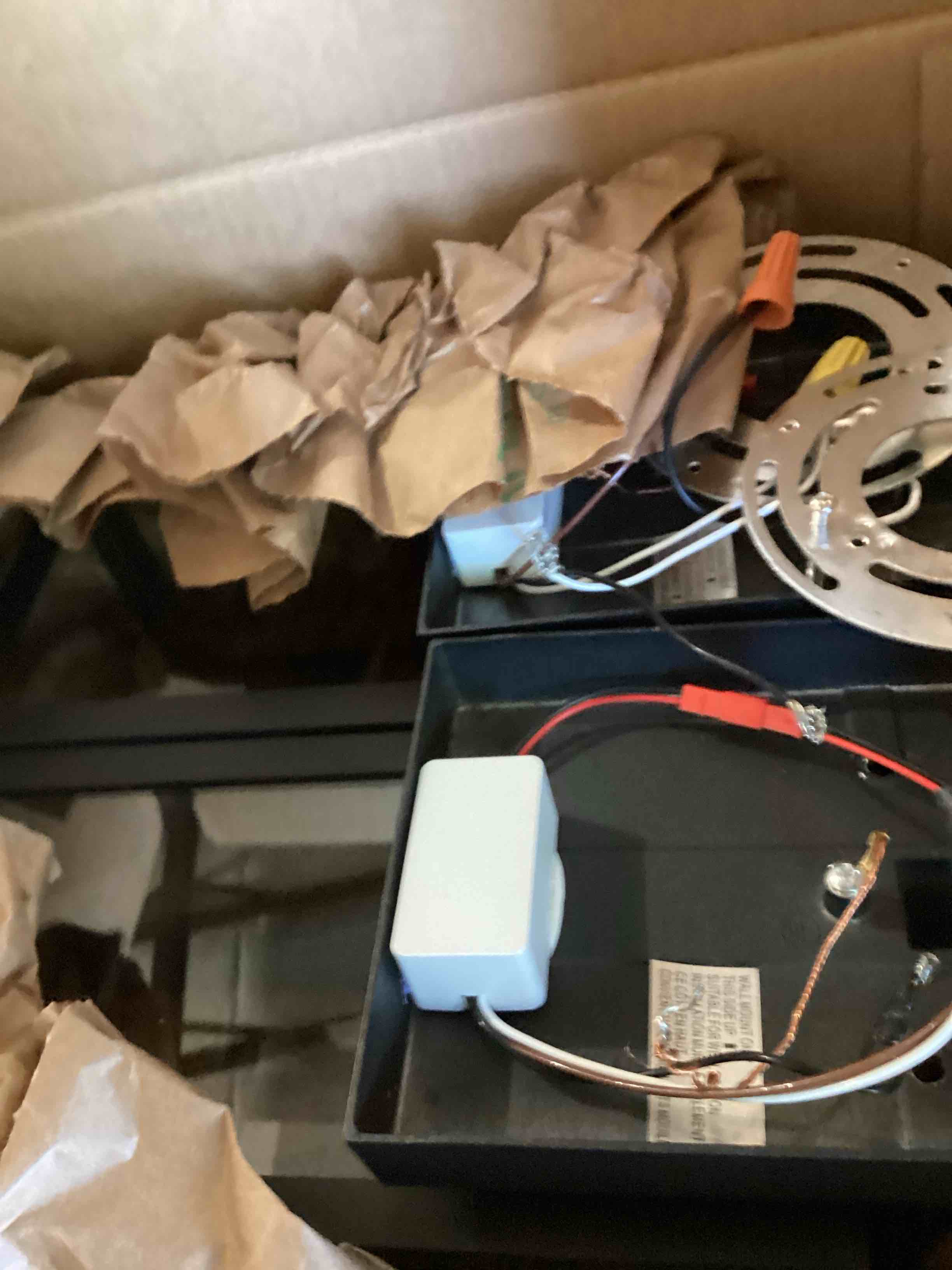 https://s3.amazonaws.com/lotting-images-prod/bidfta/RED5928458_1717073322686.jpeg